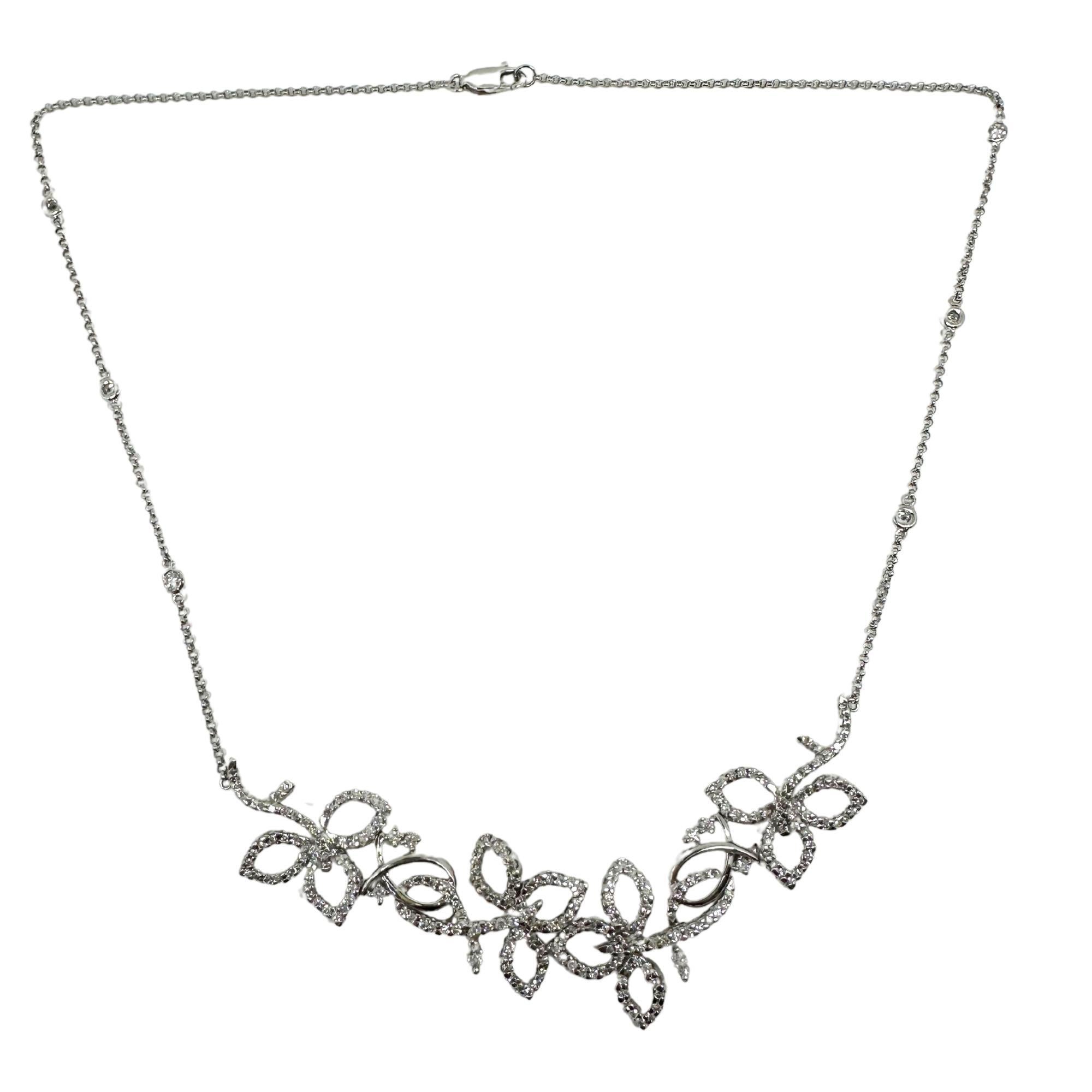 Collar de diamantes de oro blanco de 18 quilates en Bueno estado para la venta en New York, NY