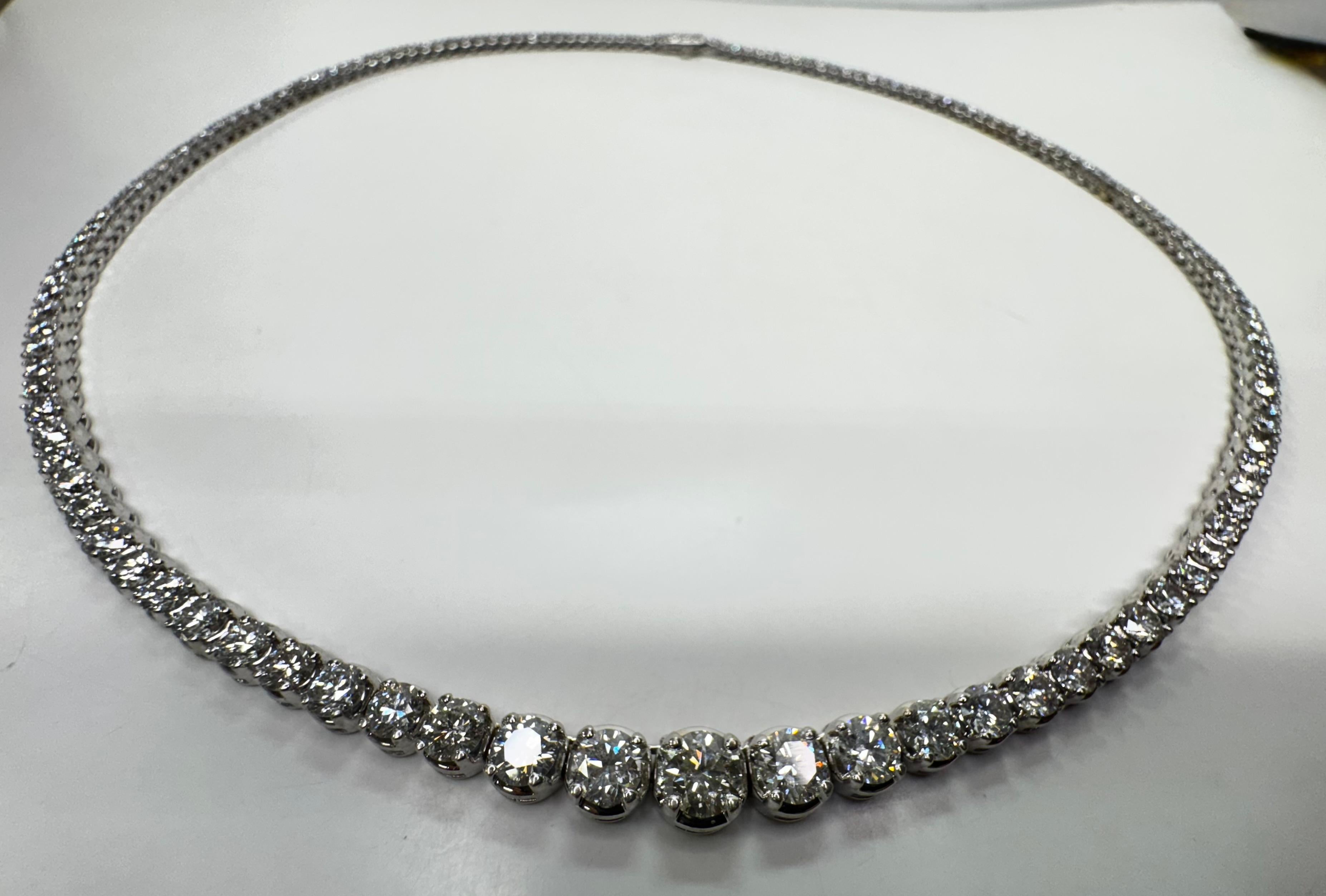 Collana di diamanti in oro bianco 18k In condizioni buone in vendita a Palm Desert, CA