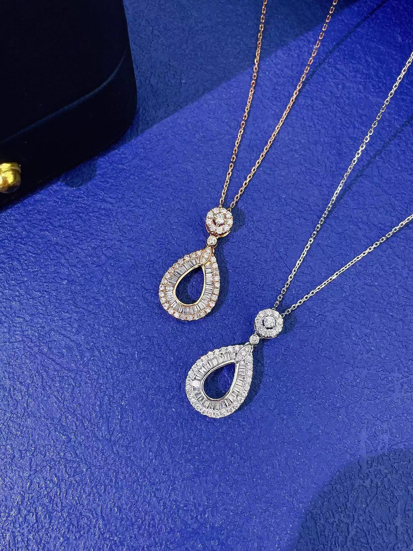 18K White Gold Diamond Necklace In New Condition For Sale In Hong Kong, HK