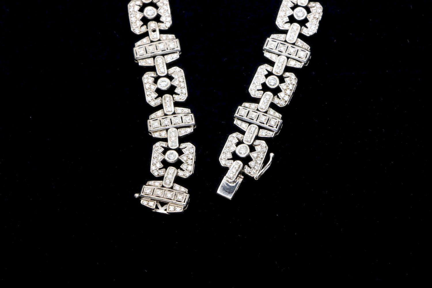 18K White Gold Diamond Necklace For Sale 2