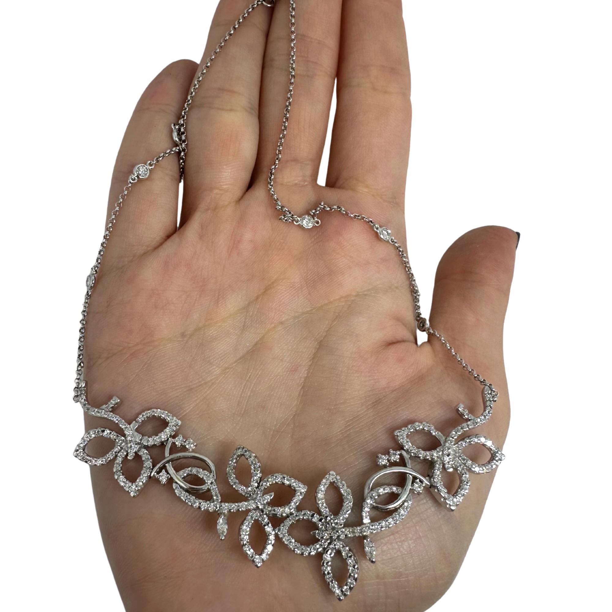 Collar de diamantes de oro blanco de 18 quilates en venta 2