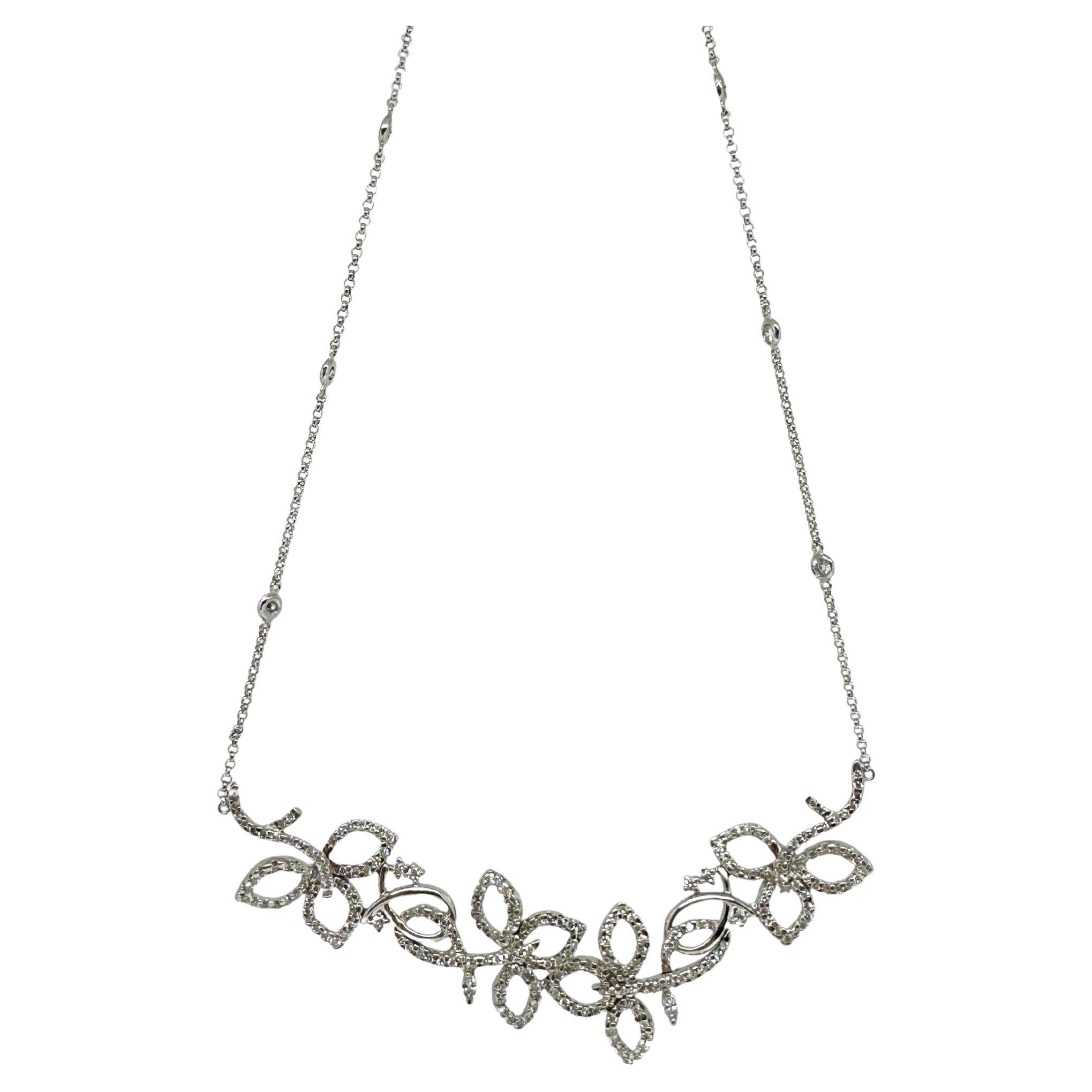 Collar de diamantes de oro blanco de 18 quilates en venta