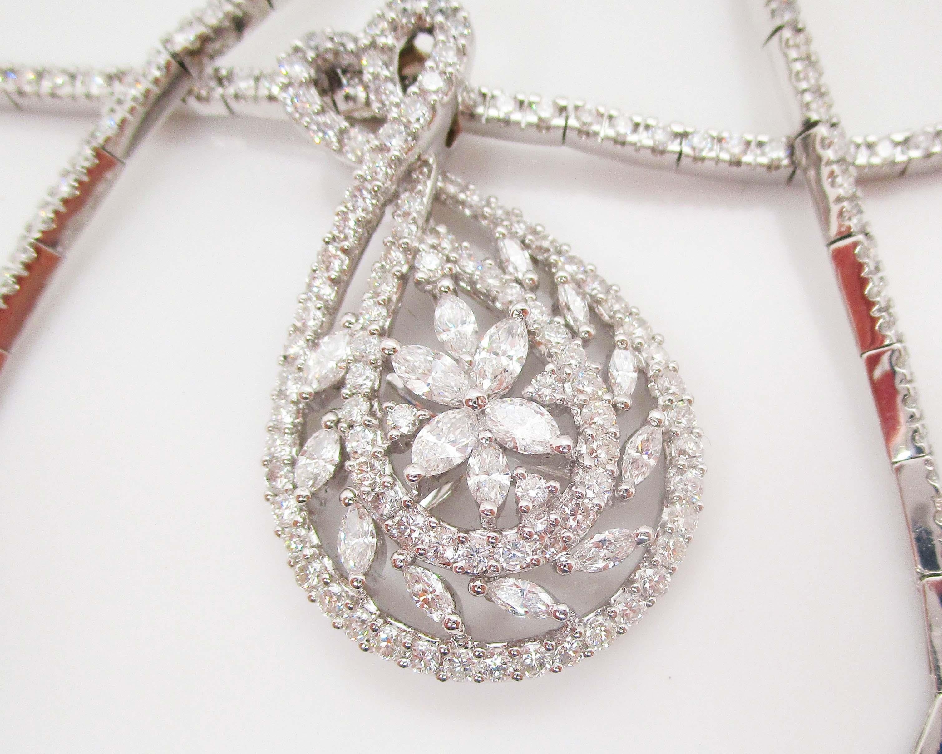 18 Karat Gold Diamond Necklace with Removable 18 Karat Diamond Teardrop Pendant In Excellent Condition For Sale In Lexington, KY