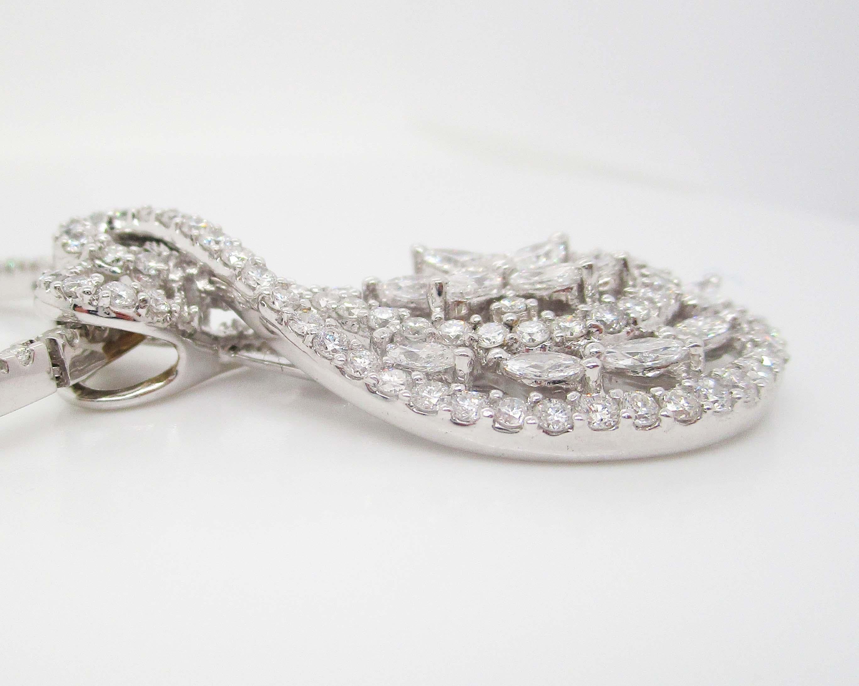 18 Karat Gold Diamond Necklace with Removable 18 Karat Diamond Teardrop Pendant For Sale 1