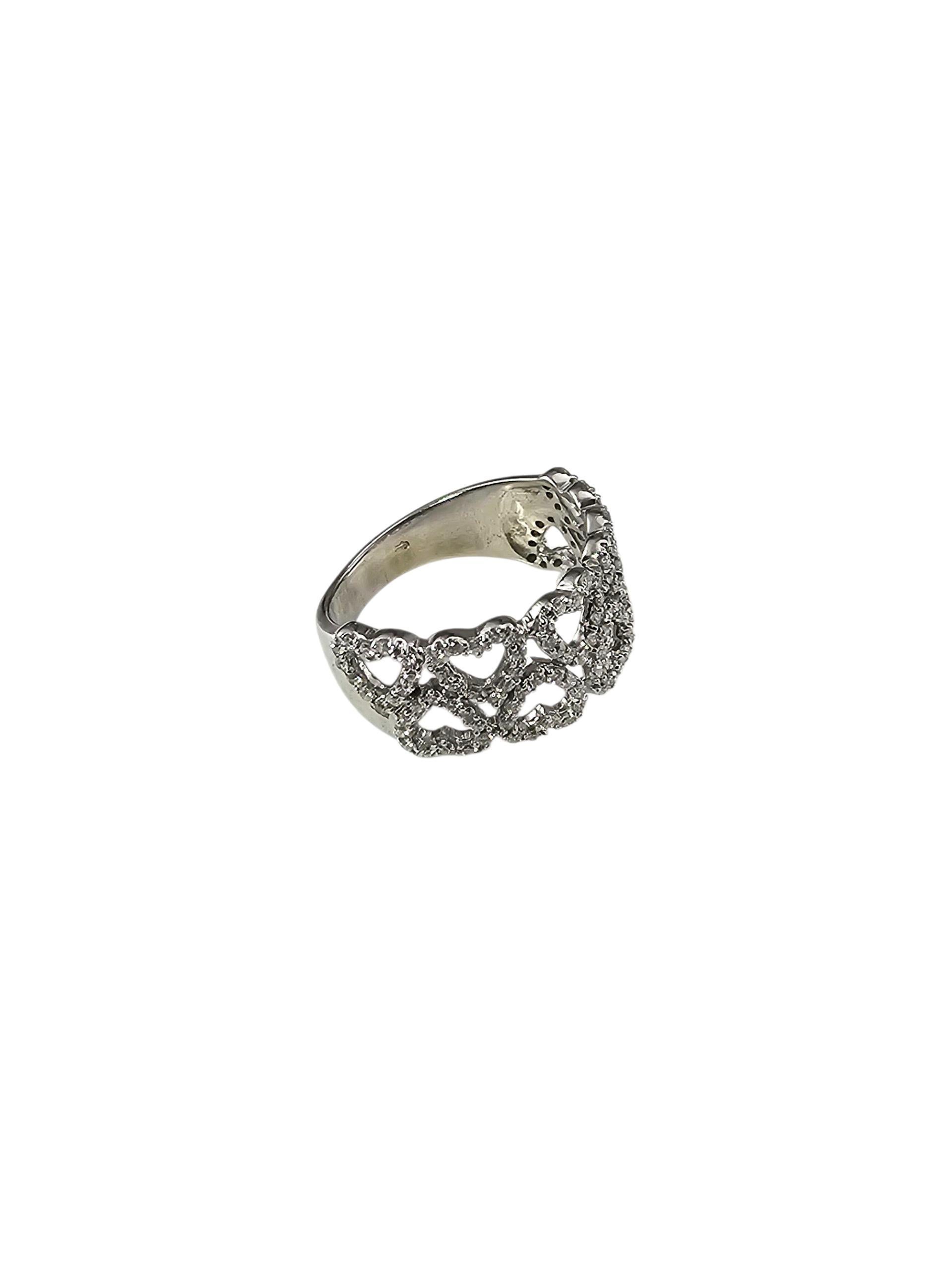 Taille brillant Bague à cœur ouvert en or blanc 18K avec diamants Taille 8 #23553 en vente