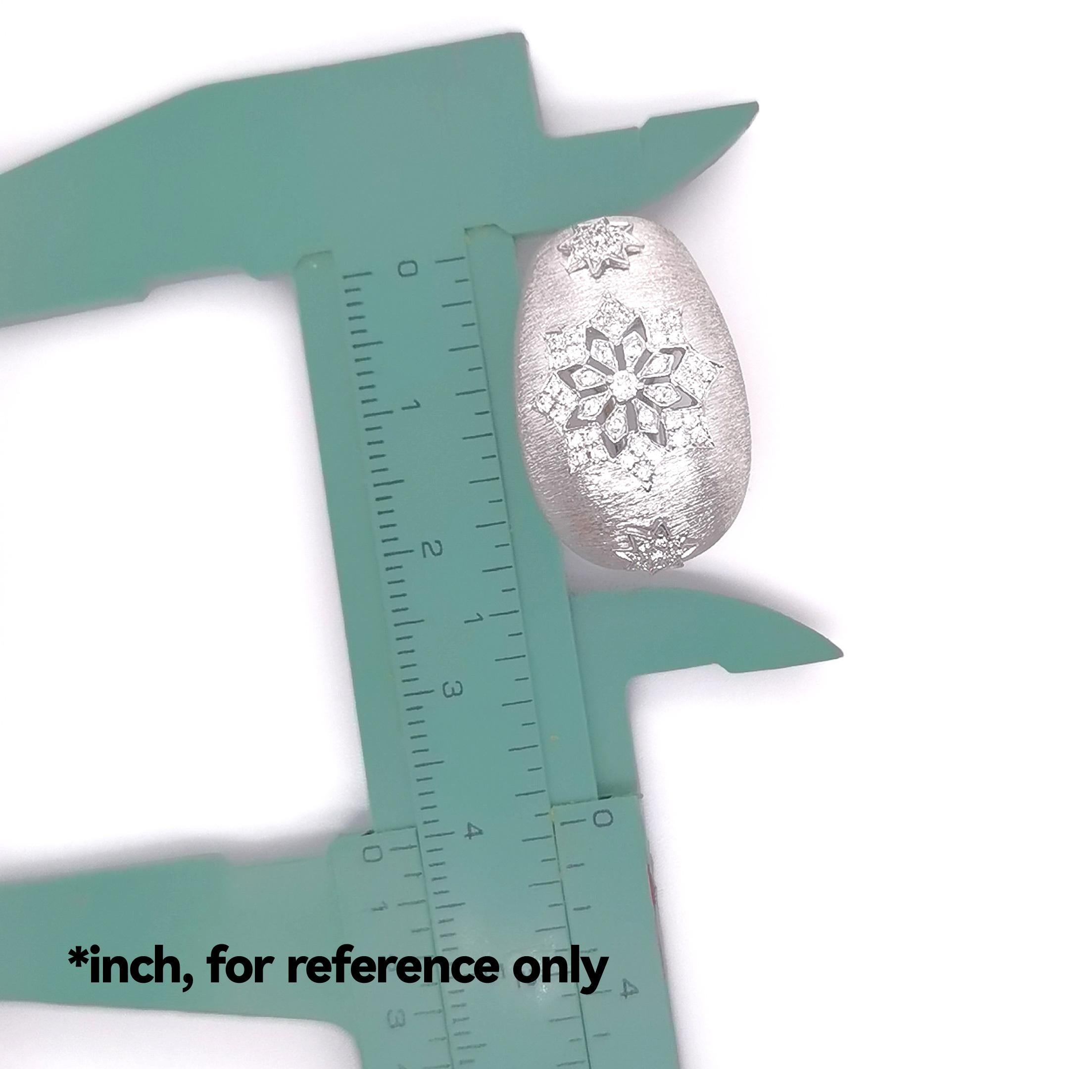 18 Karat Weißgold Diamant-Ohrringe mit durchbrochener Oberfläche in florentinischem Finish im Zustand „Neu“ in Hong Kong, HK