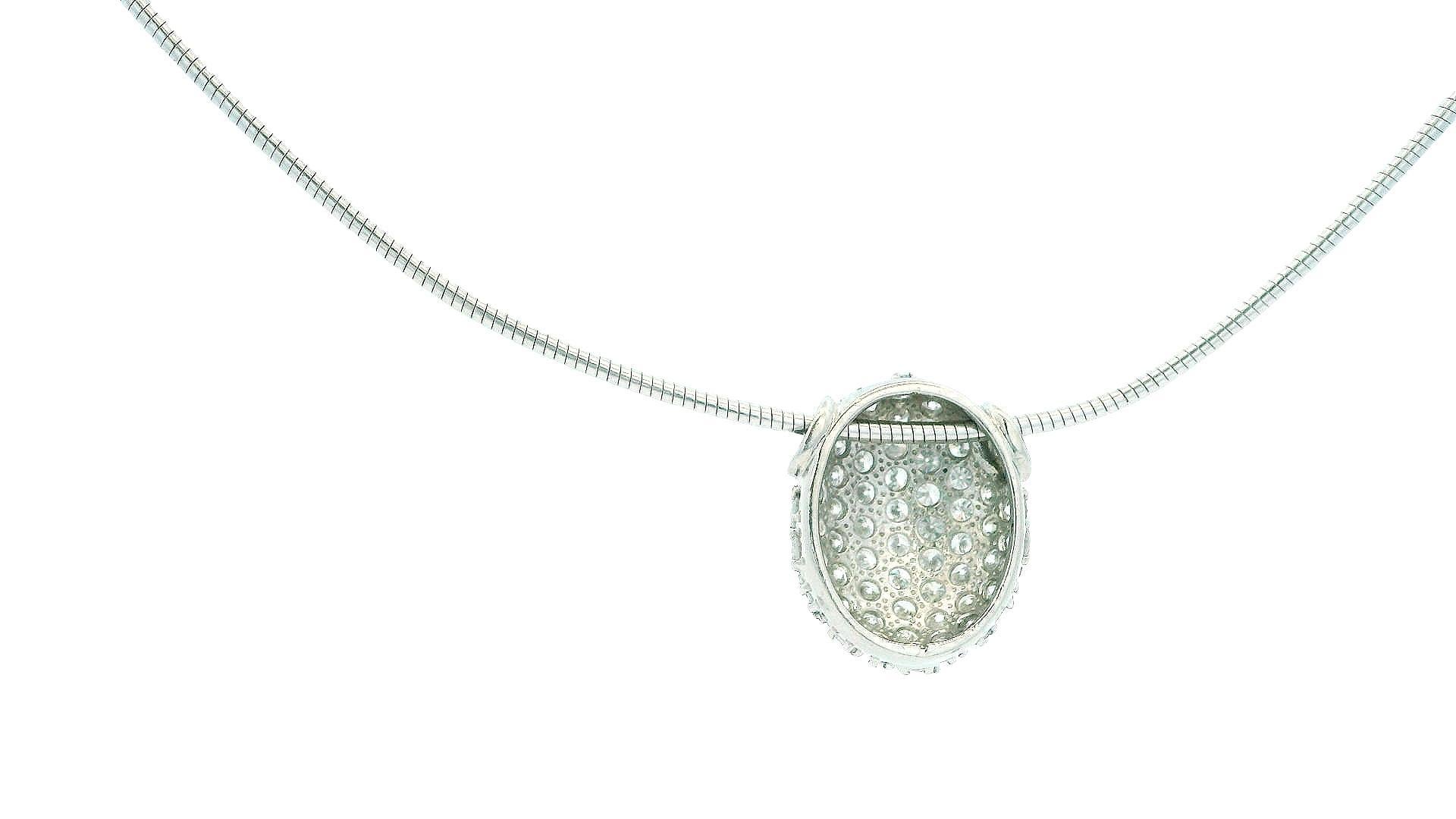 Donna Collana con ciondolo ovale di diamanti in oro bianco 18K in vendita