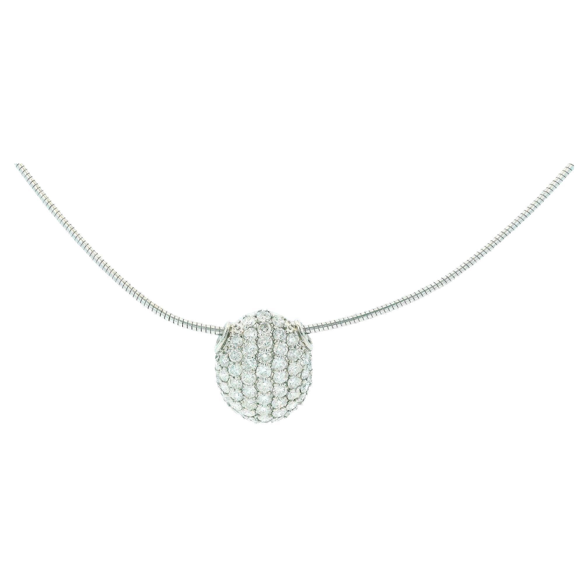 Collana con ciondolo ovale di diamanti in oro bianco 18K in vendita