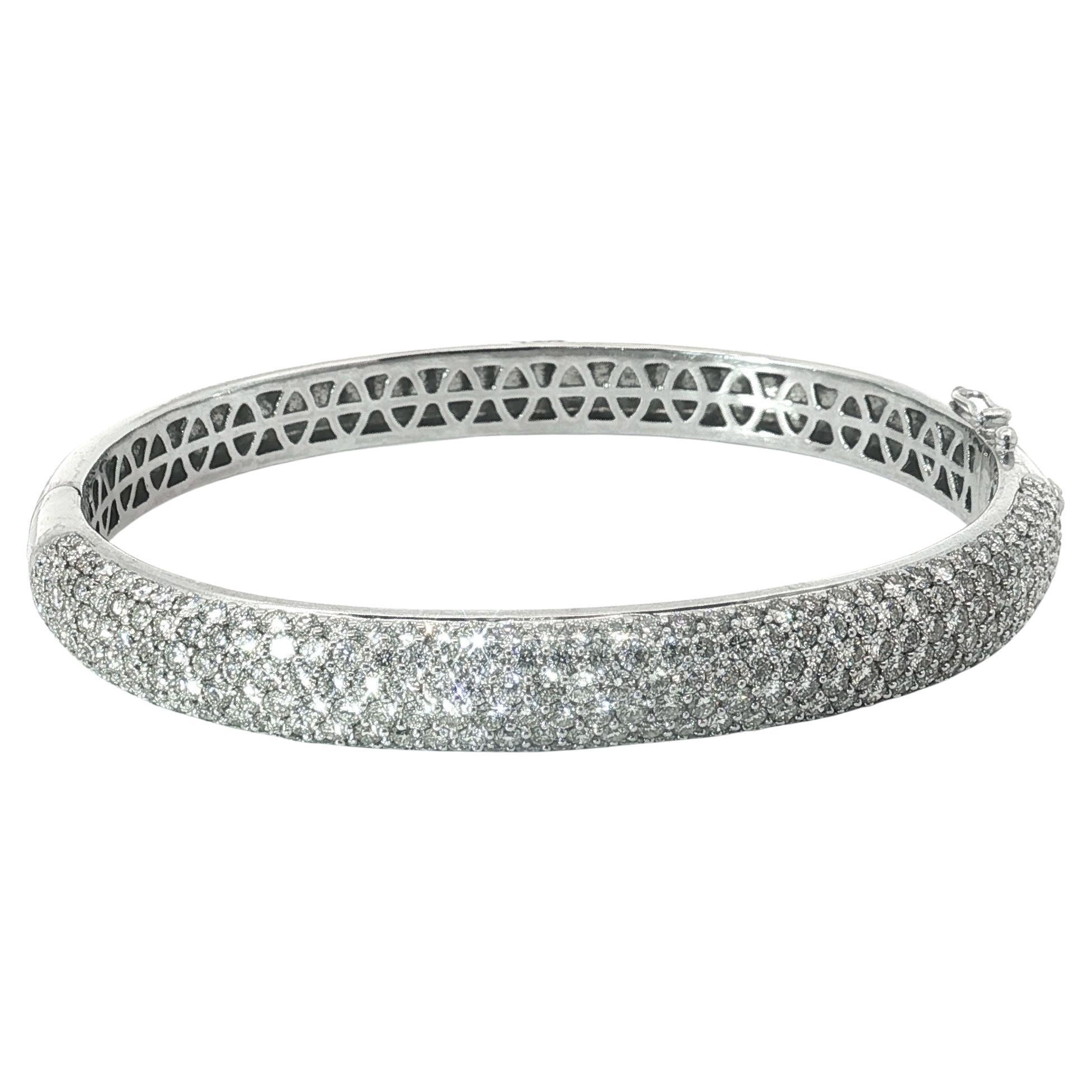18K White Gold Diamond Pavé Bangle Bracelet, 5.10 Carats Round Brilliants 24.4g