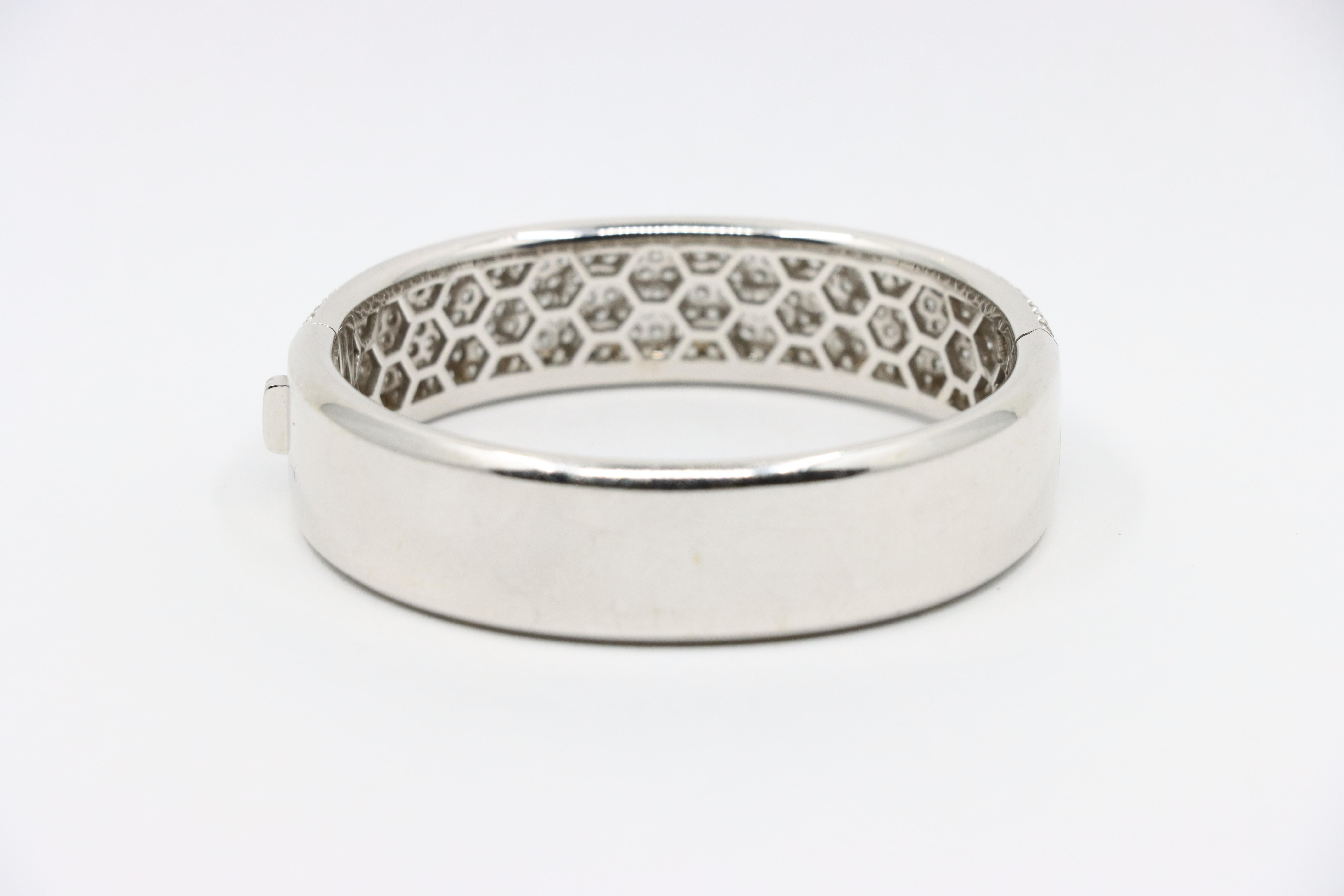Bracciale con pavé di diamanti in oro bianco 18 carati in vendita 5