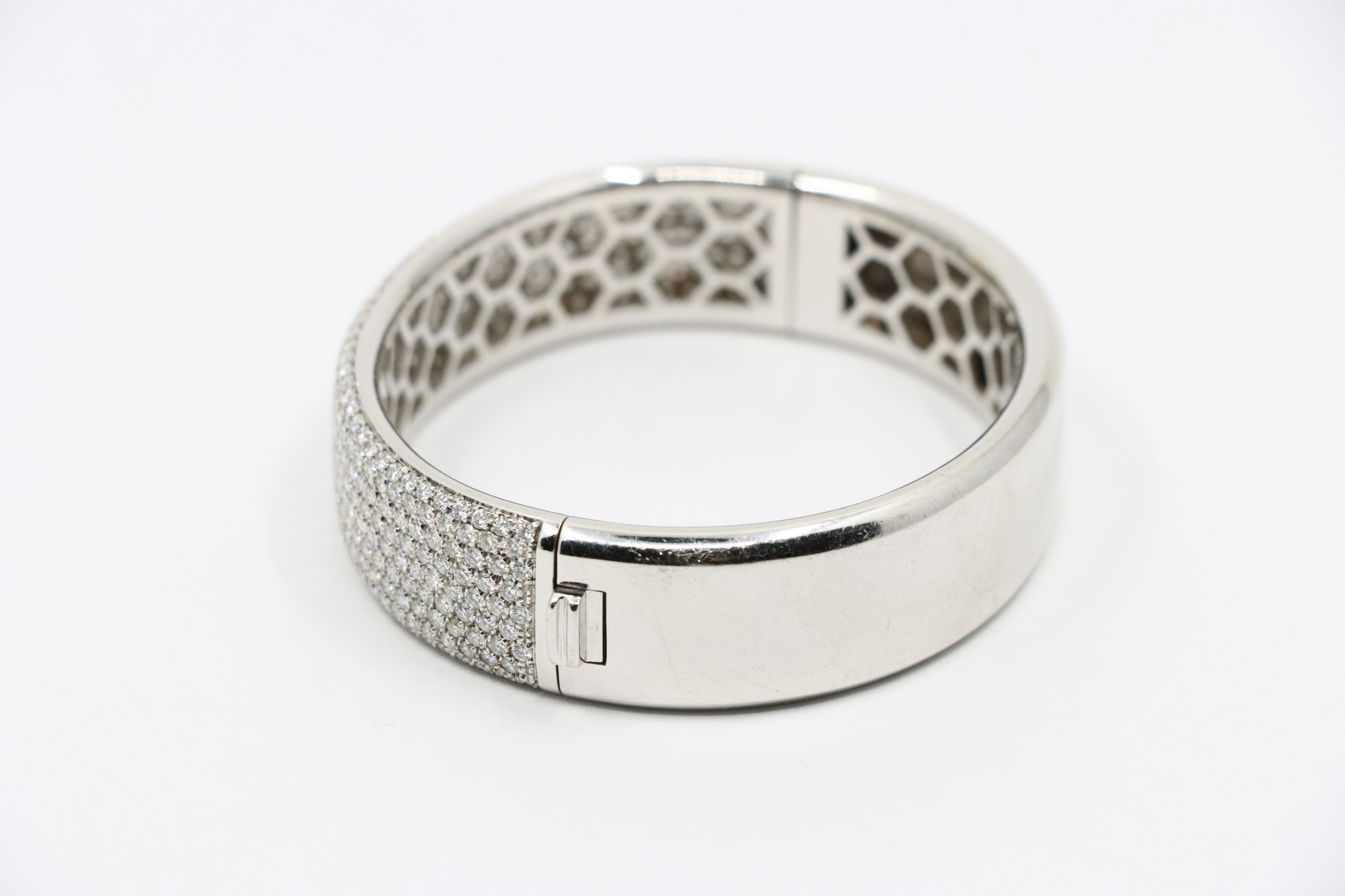 Bracciale con pavé di diamanti in oro bianco 18 carati in vendita 6