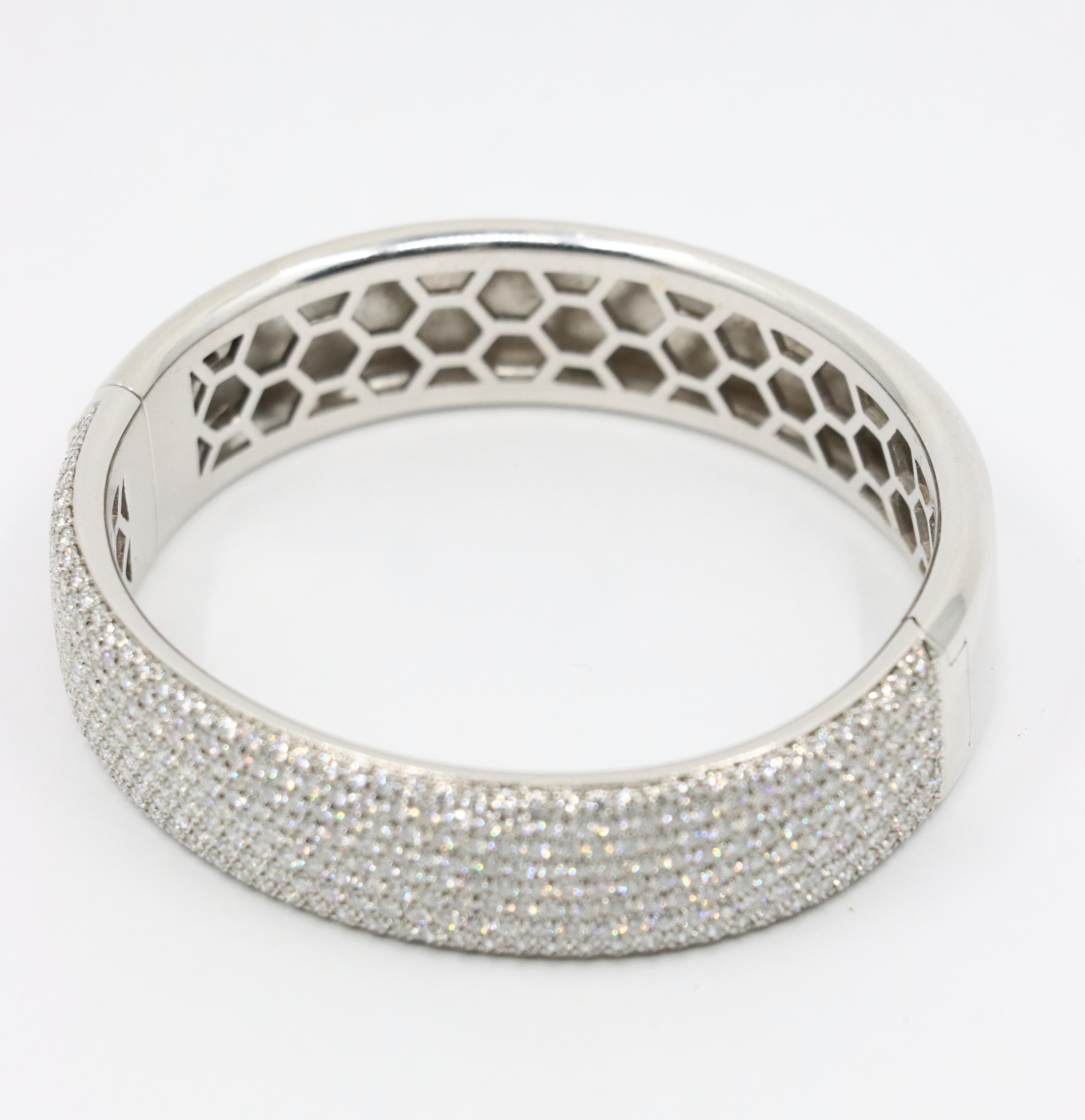 Bracciale con pavé di diamanti in oro bianco 18 carati in vendita 11