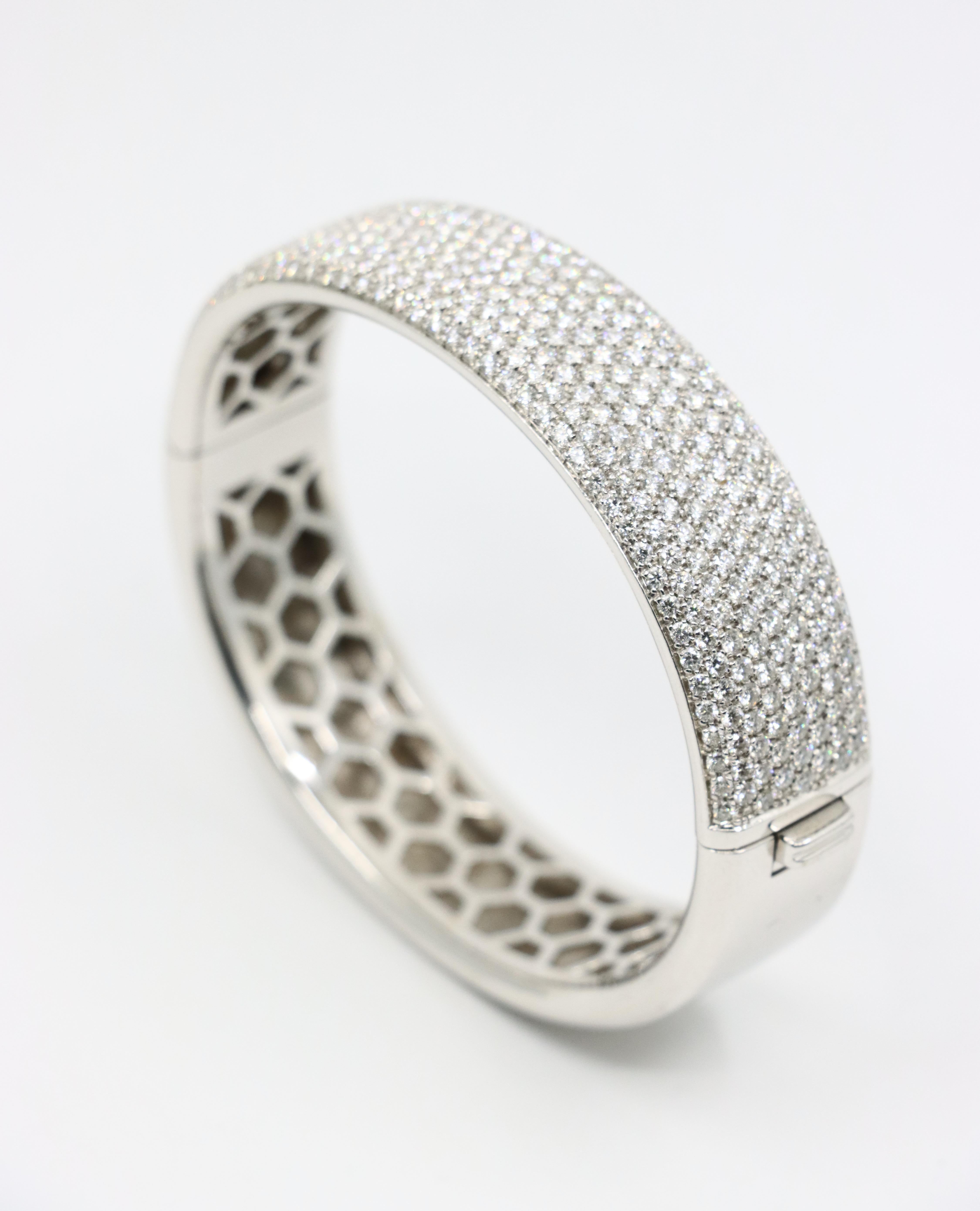 Bracciale con pavé di diamanti in oro bianco 18 carati in vendita 2
