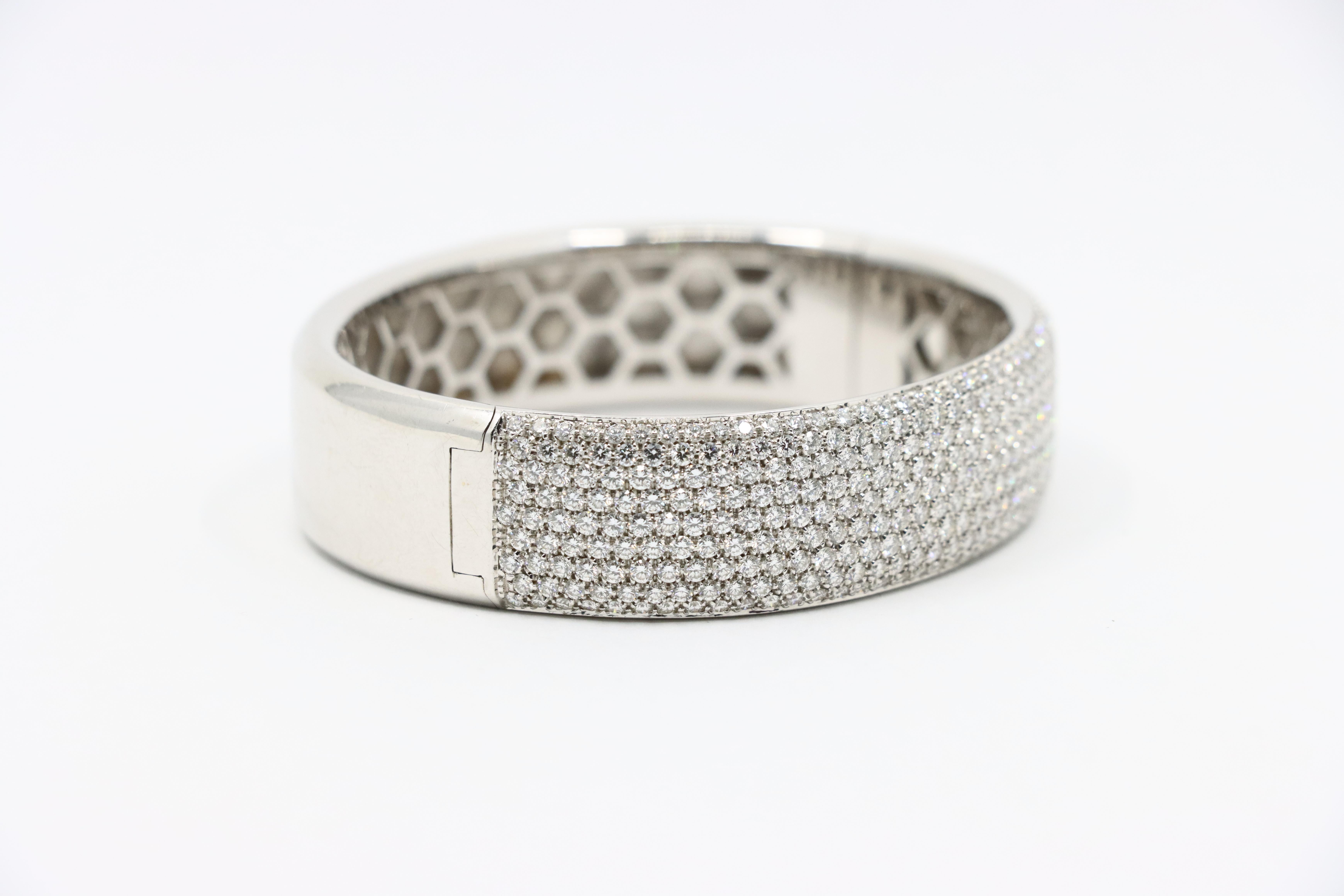 Bracciale con pavé di diamanti in oro bianco 18 carati in vendita 4