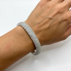 18K White Gold Diamond Pavé Dome Bangle Bracelet 8.40 Carats