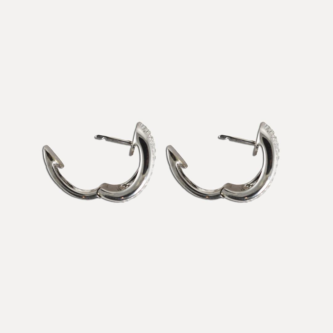 Ladies 18k white gold and diamond earrings.
Stamped 18k 750 and weighs 14.3 grams gross weight.
The round brilliant diamonds are pave set, 2.00 total carats, G to H color, Vs to Si clarity.
The earrings measure 3/4 inches long and almost 1/2 inch