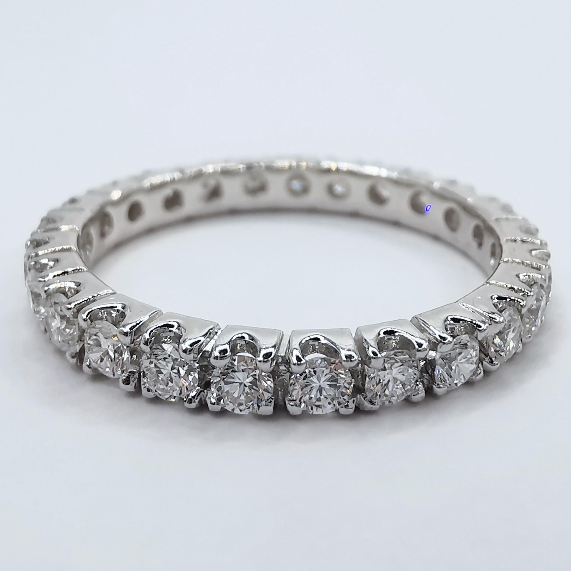 Im Angebot: 18K White Gold Diamond Pavé Eternity Band Wedding Ring () 2