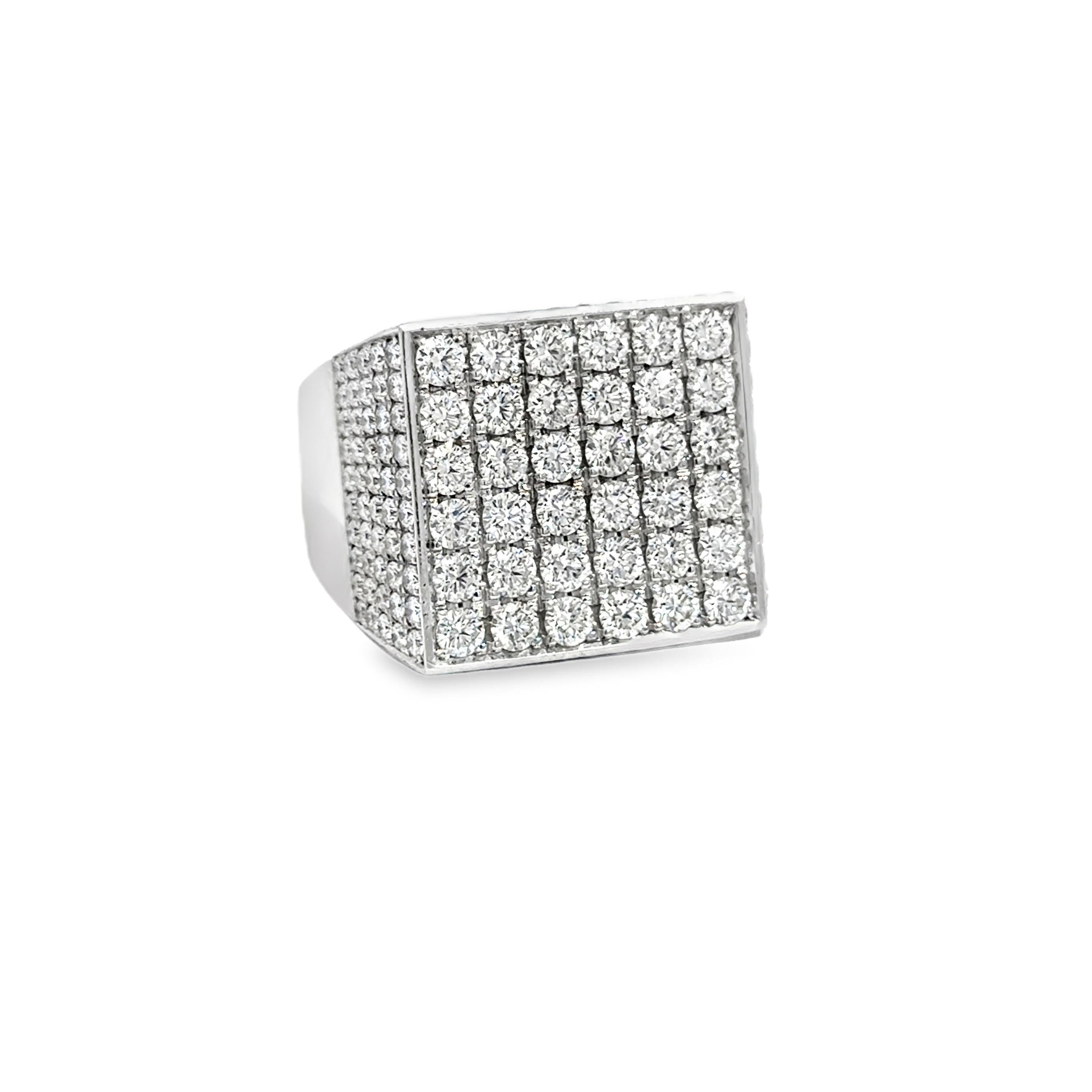 Bague carrée en or blanc 18 carats avec pavé de diamants - 5,55 carats au total en vente 5