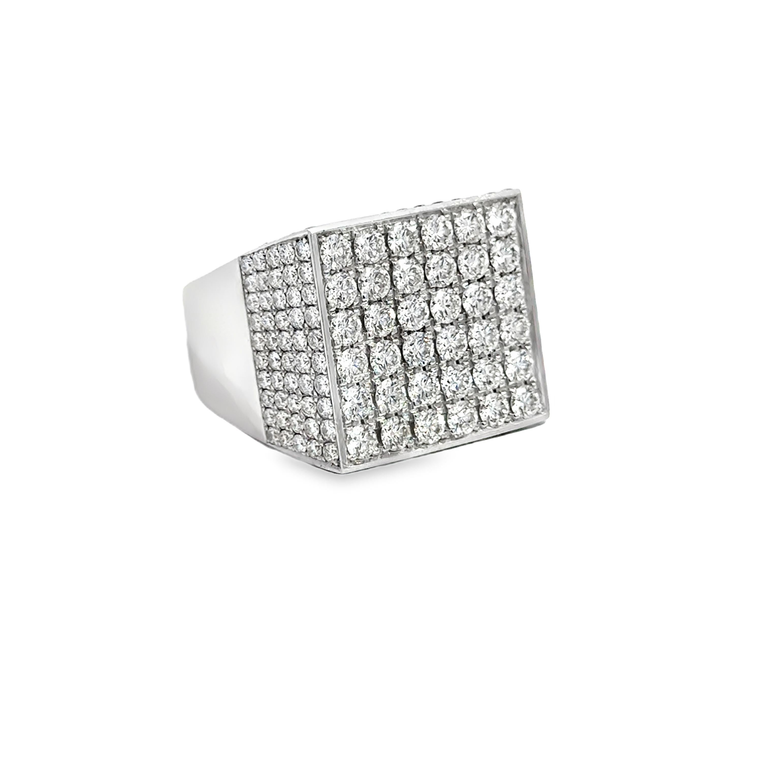 Bague carrée en or blanc 18 carats avec pavé de diamants - 5,55 carats au total en vente 4