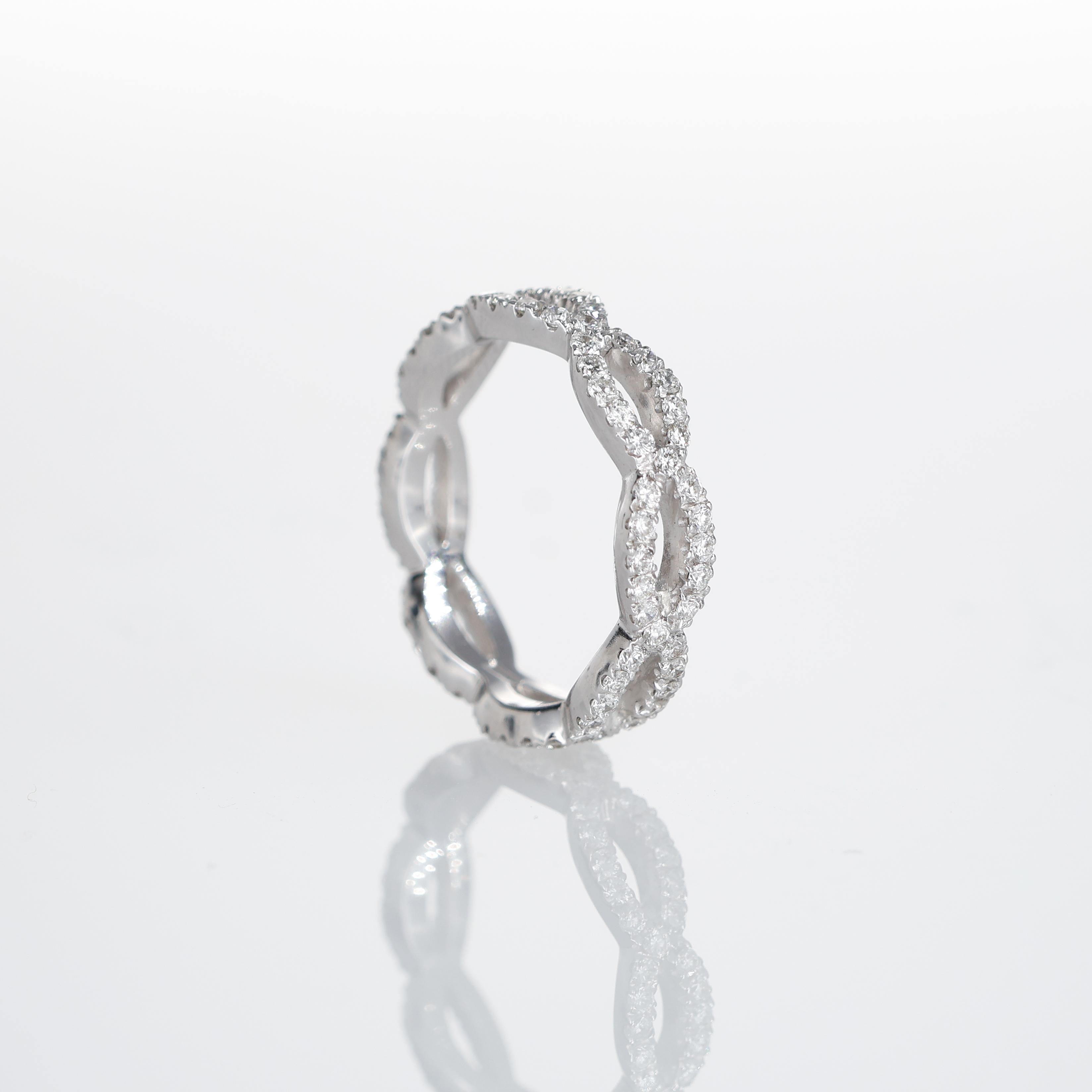 18K White Gold Diamond Pavé Wave Band Ring In New Condition For Sale In Bergamo, BG