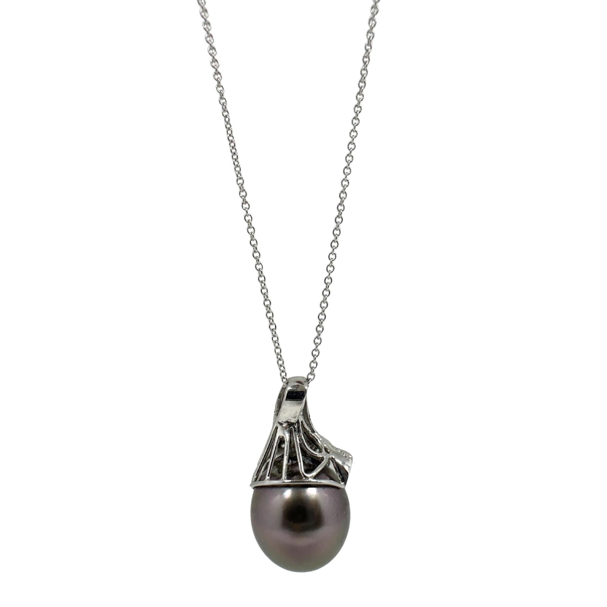 Round Cut 18K White Gold Diamond & Pearl Pendant Necklace – 18