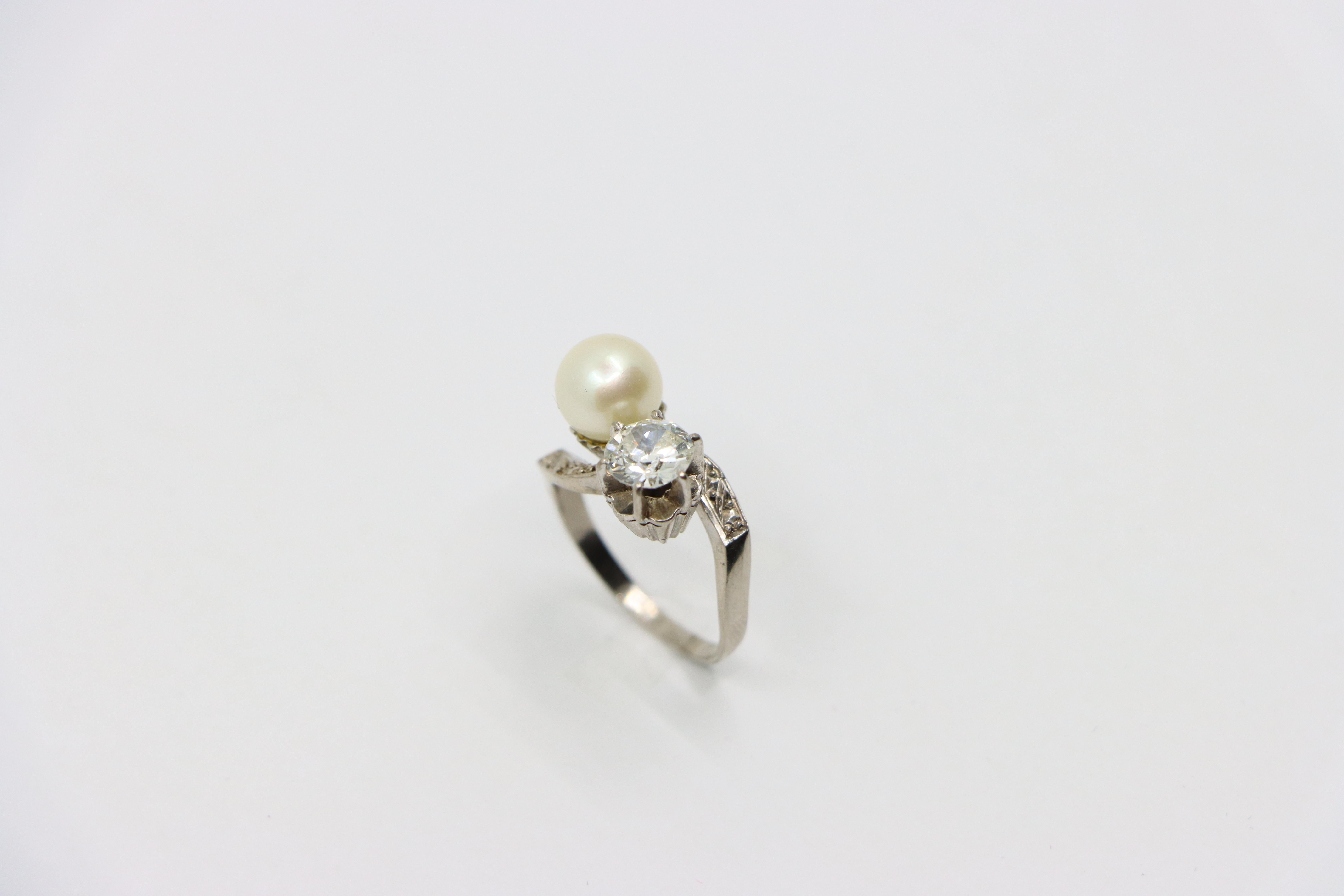 18K White Gold Diamond Pearl Toi Et Moi Ring For Sale 6