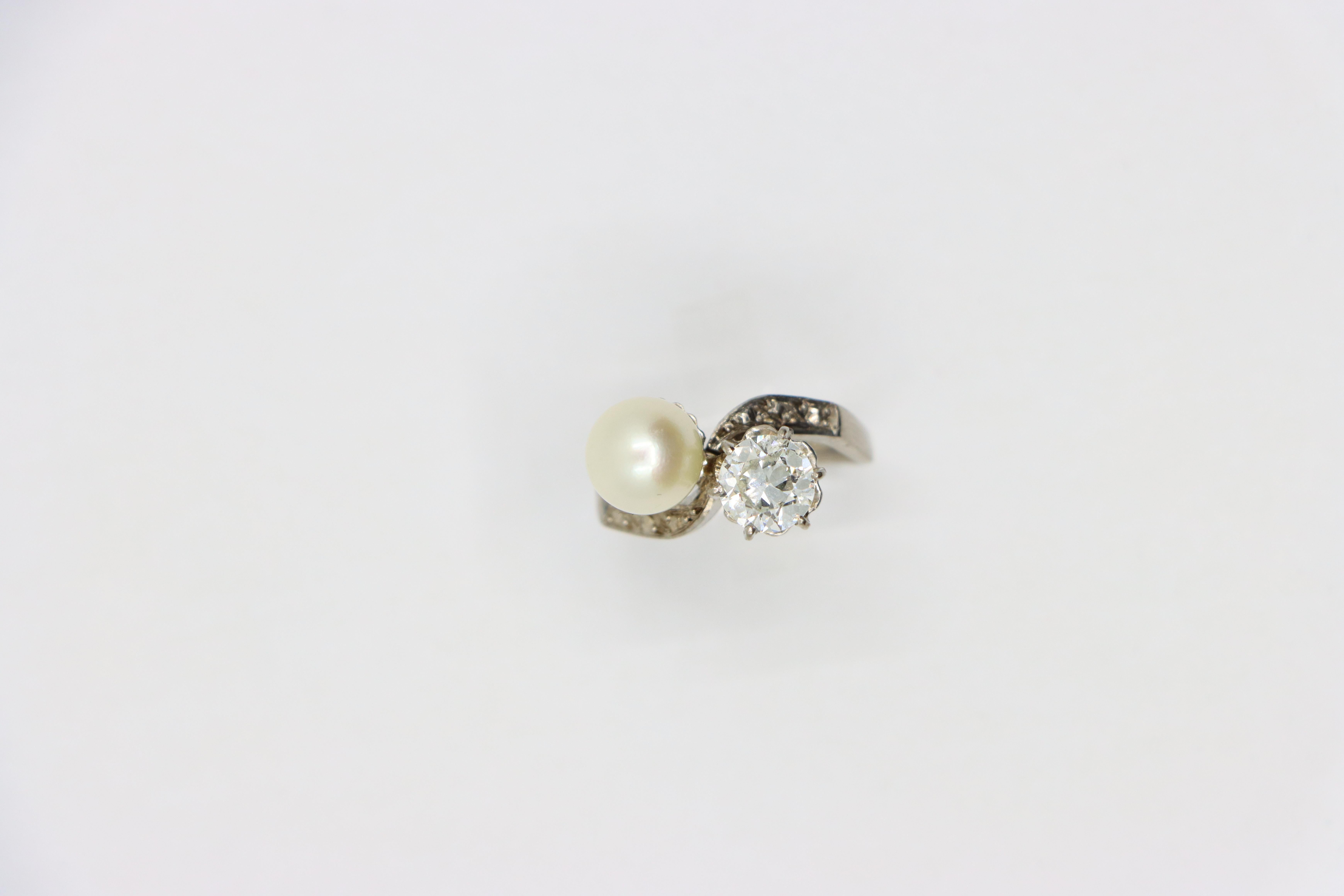 18K White Gold Diamond Pearl Toi Et Moi Ring For Sale 7