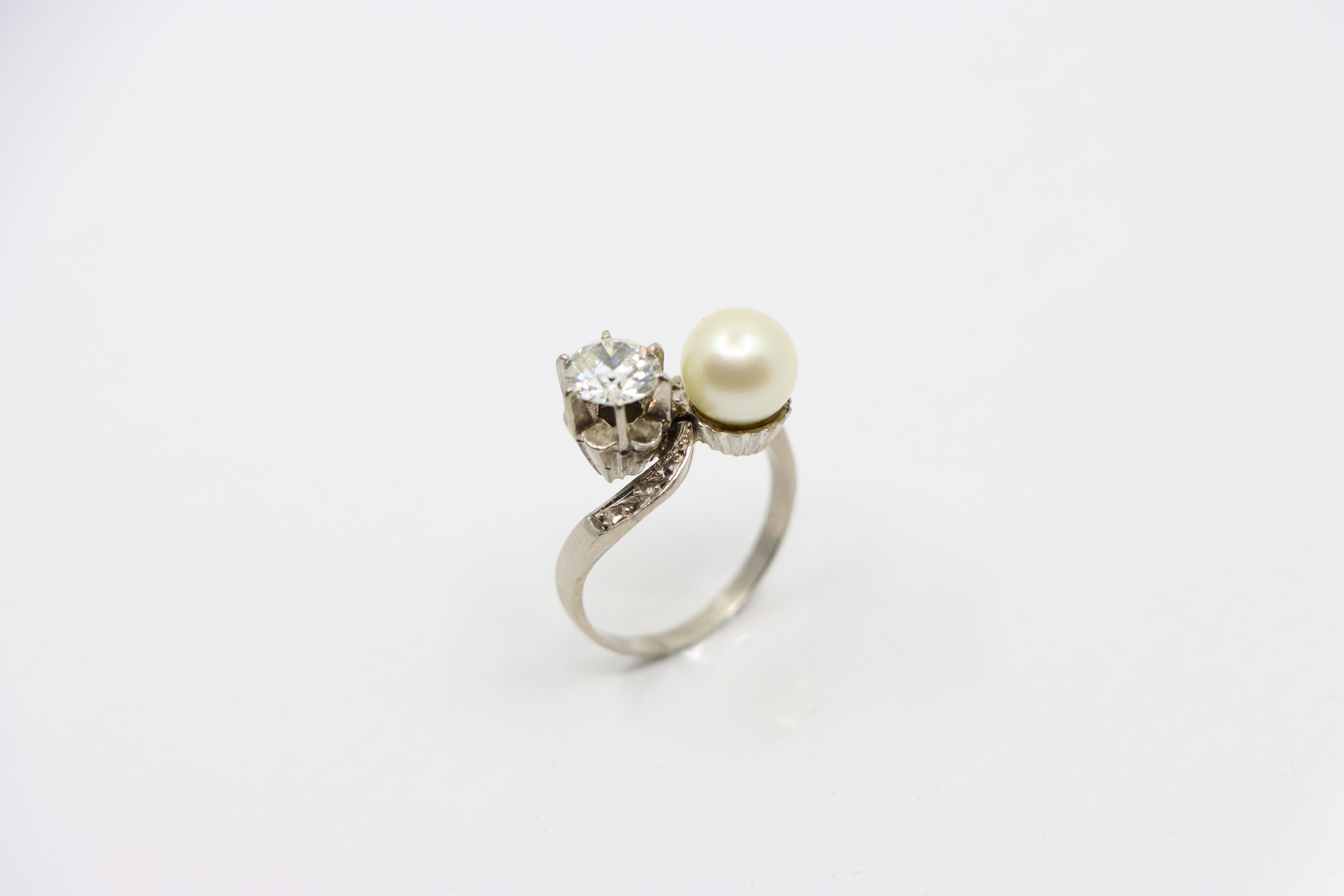 18K White Gold Diamond Pearl Toi Et Moi Ring For Sale 8