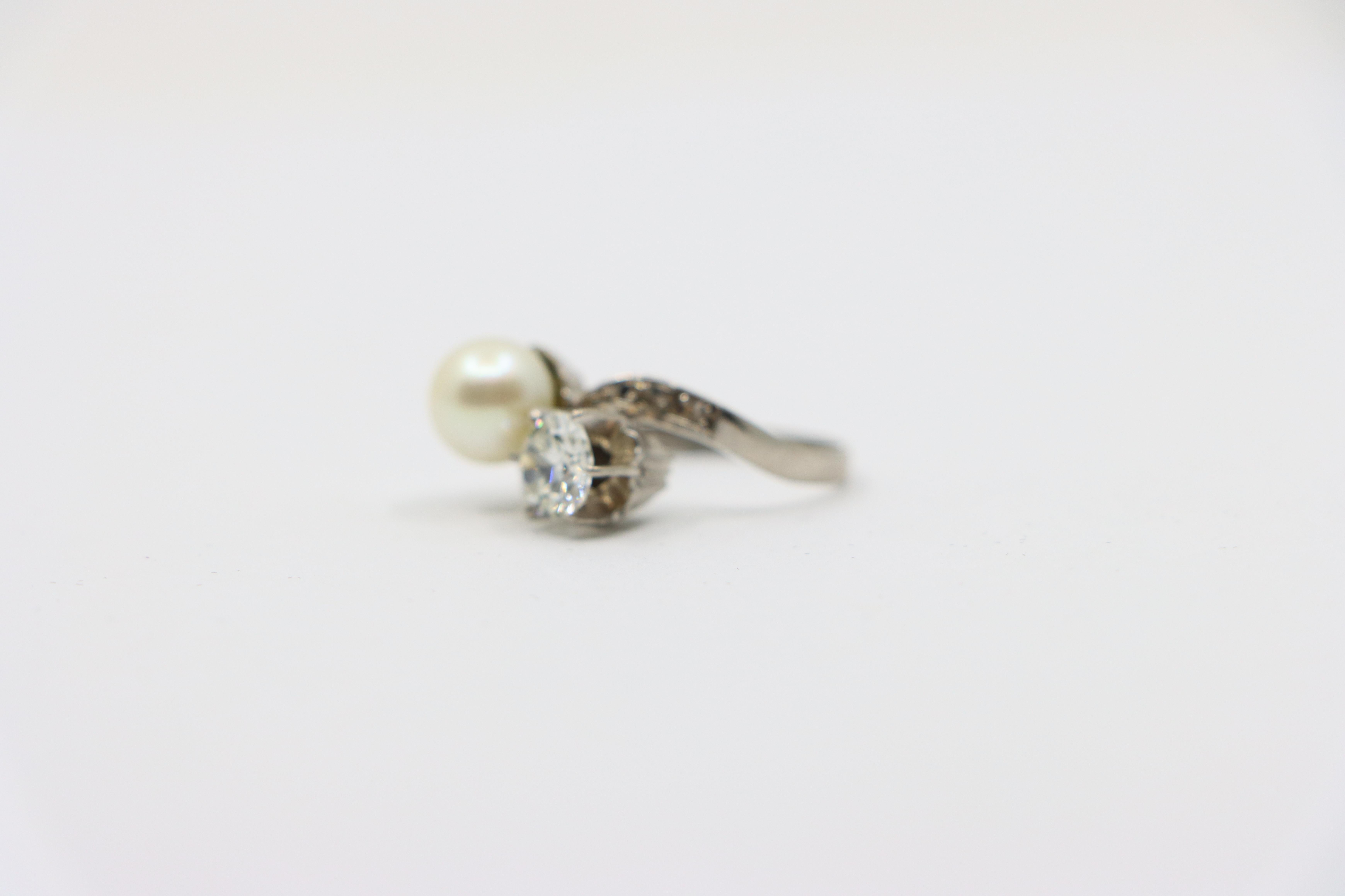 18K White Gold Diamond Pearl Toi Et Moi Ring For Sale 1