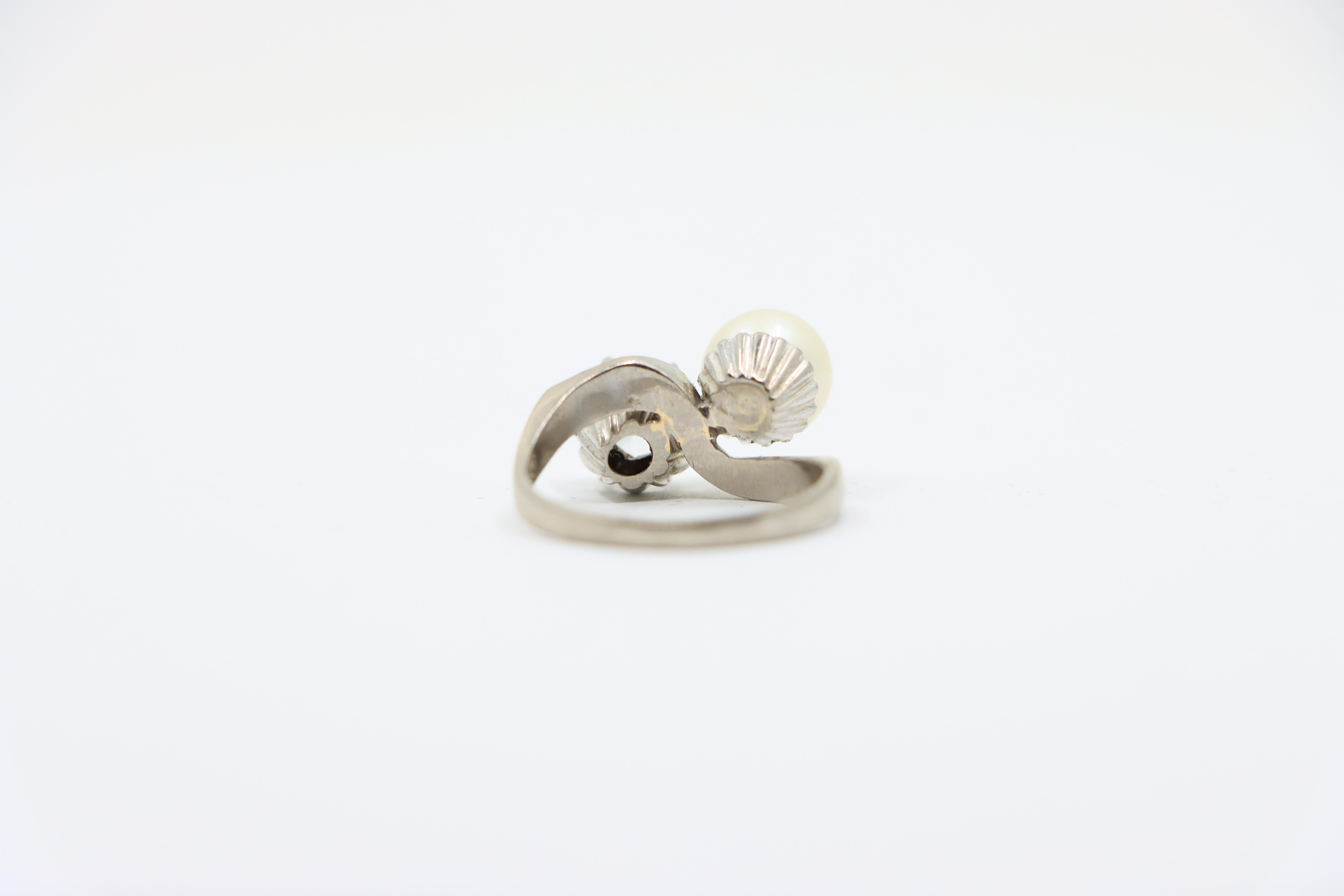 18K White Gold Diamond Pearl Toi Et Moi Ring For Sale 2