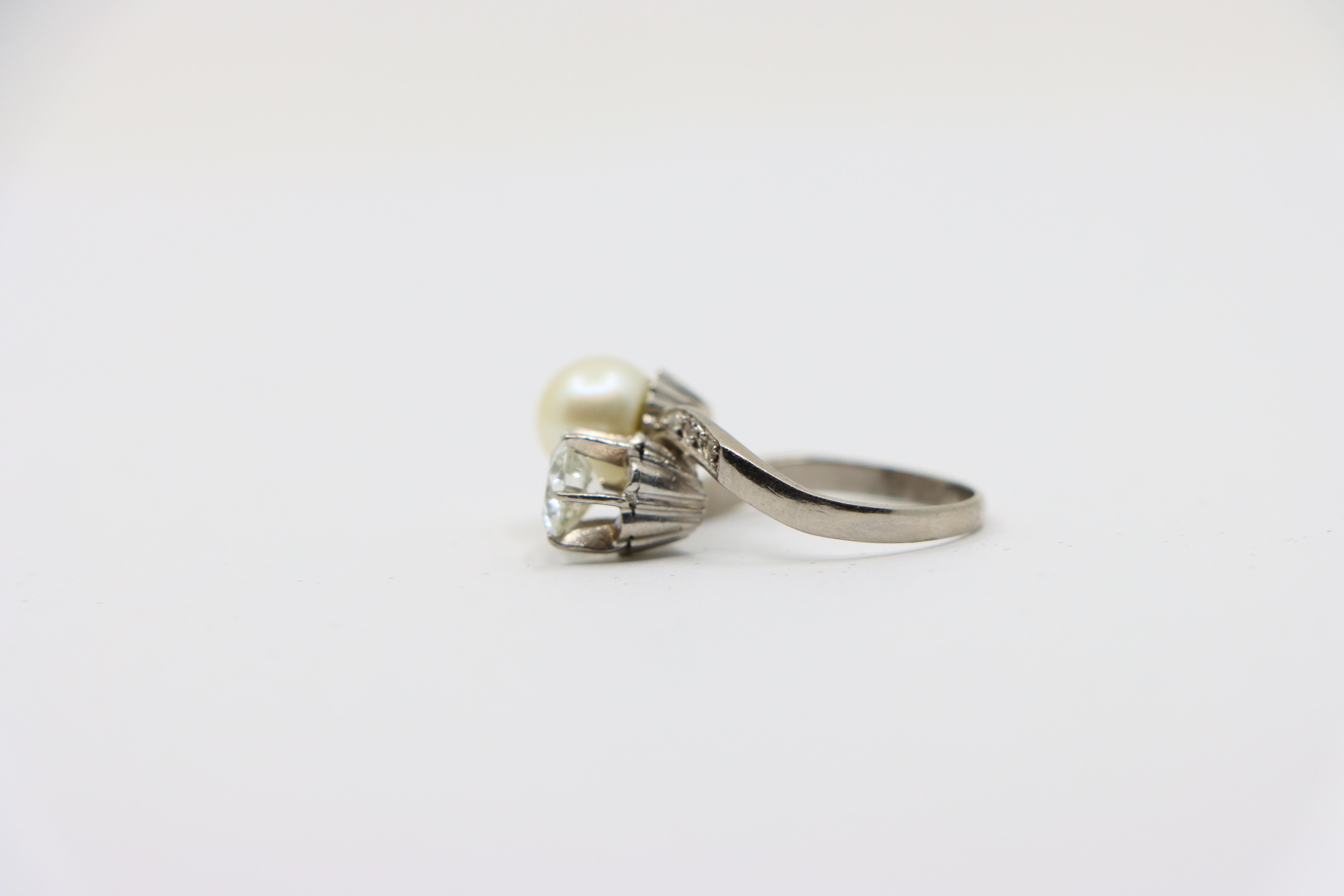18K White Gold Diamond Pearl Toi Et Moi Ring For Sale 3