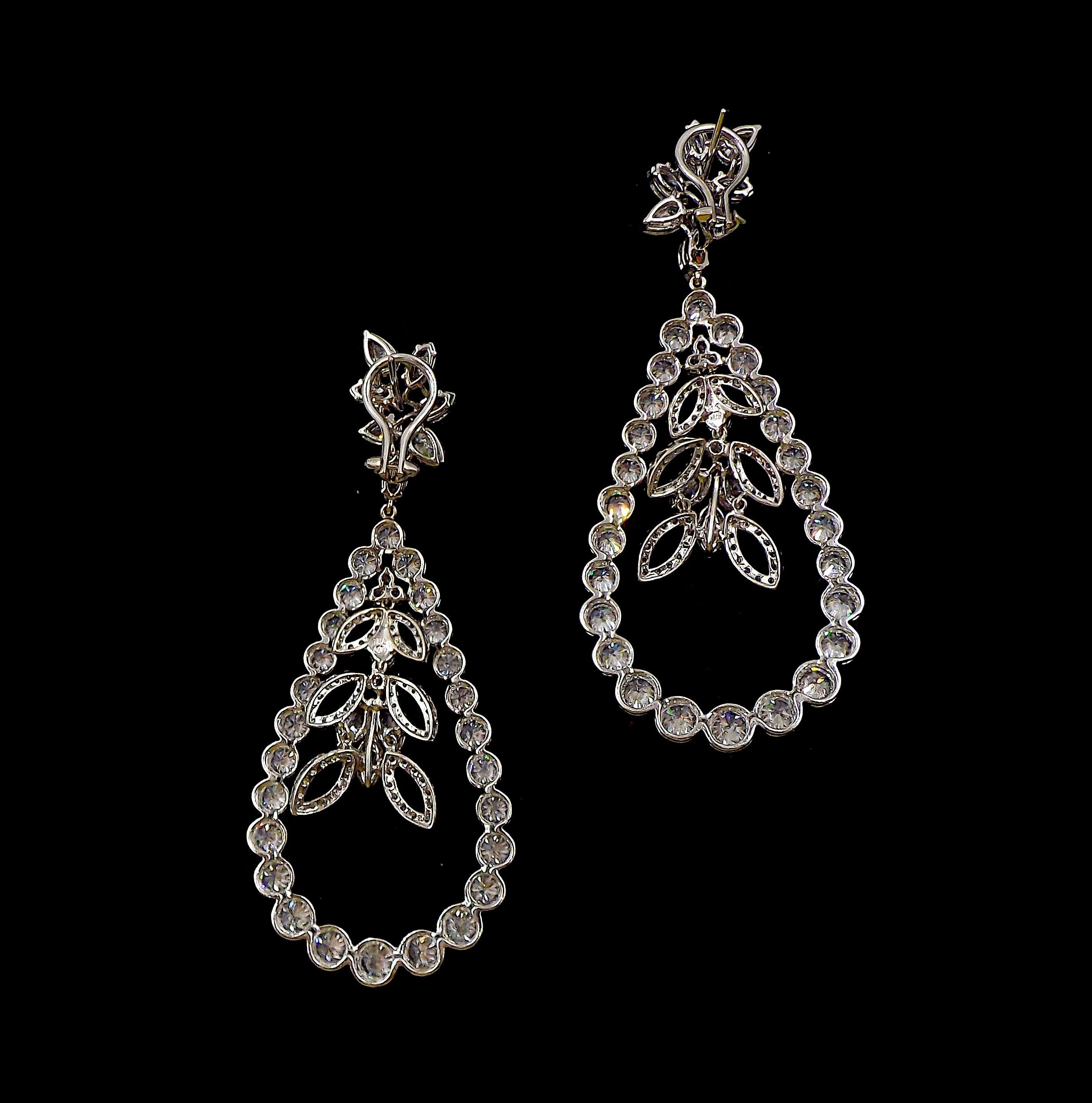 Round Cut 18K White Gold Diamond Pendant Earrings For Sale