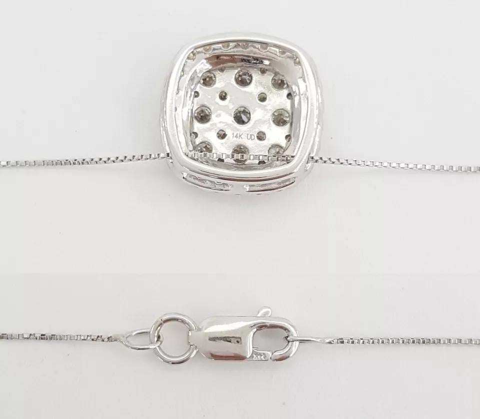 18K White Gold Diamond Pendant Necklace In New Condition For Sale In Chicago, IL