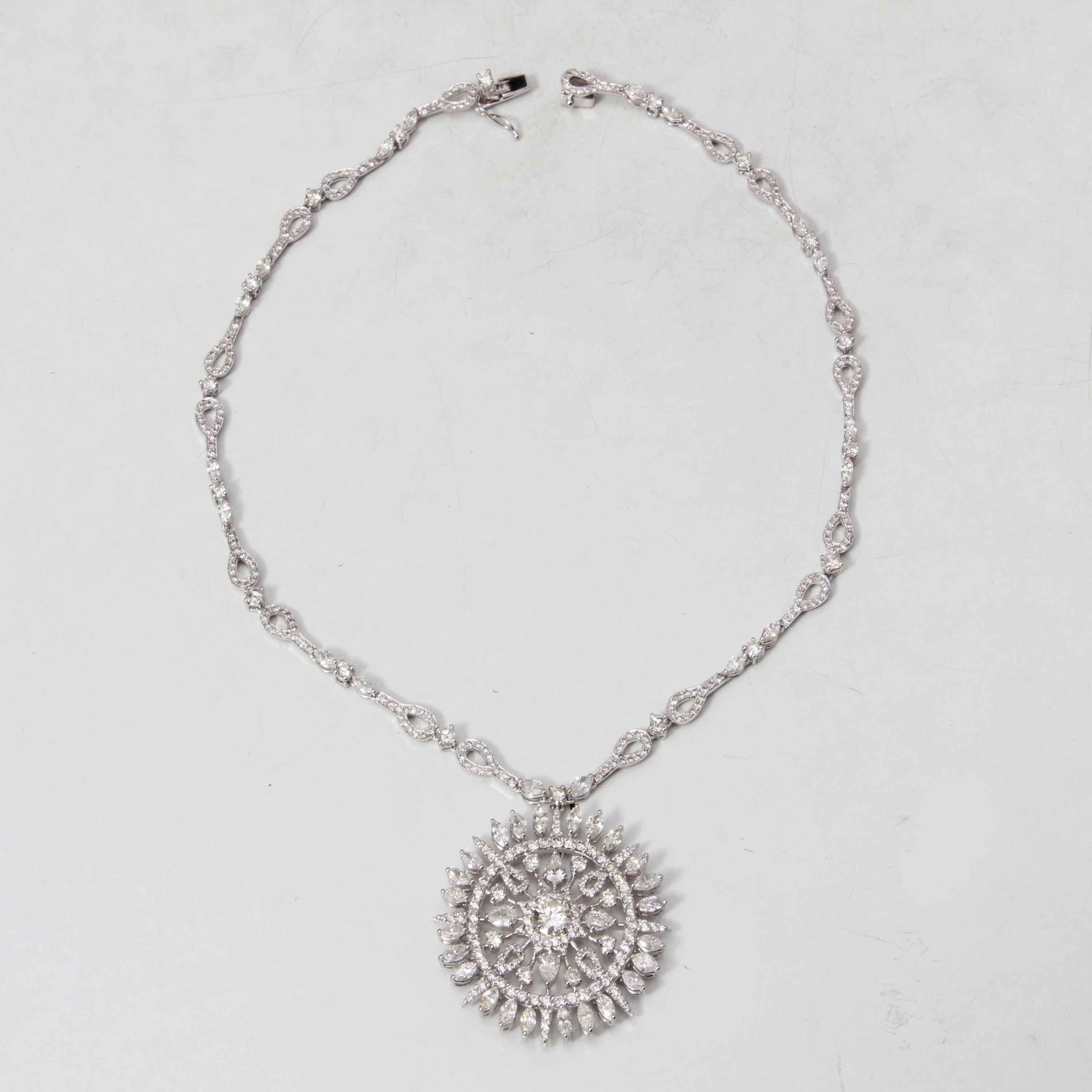 Round Cut 18K White Gold Diamond Pendant Necklace For Sale