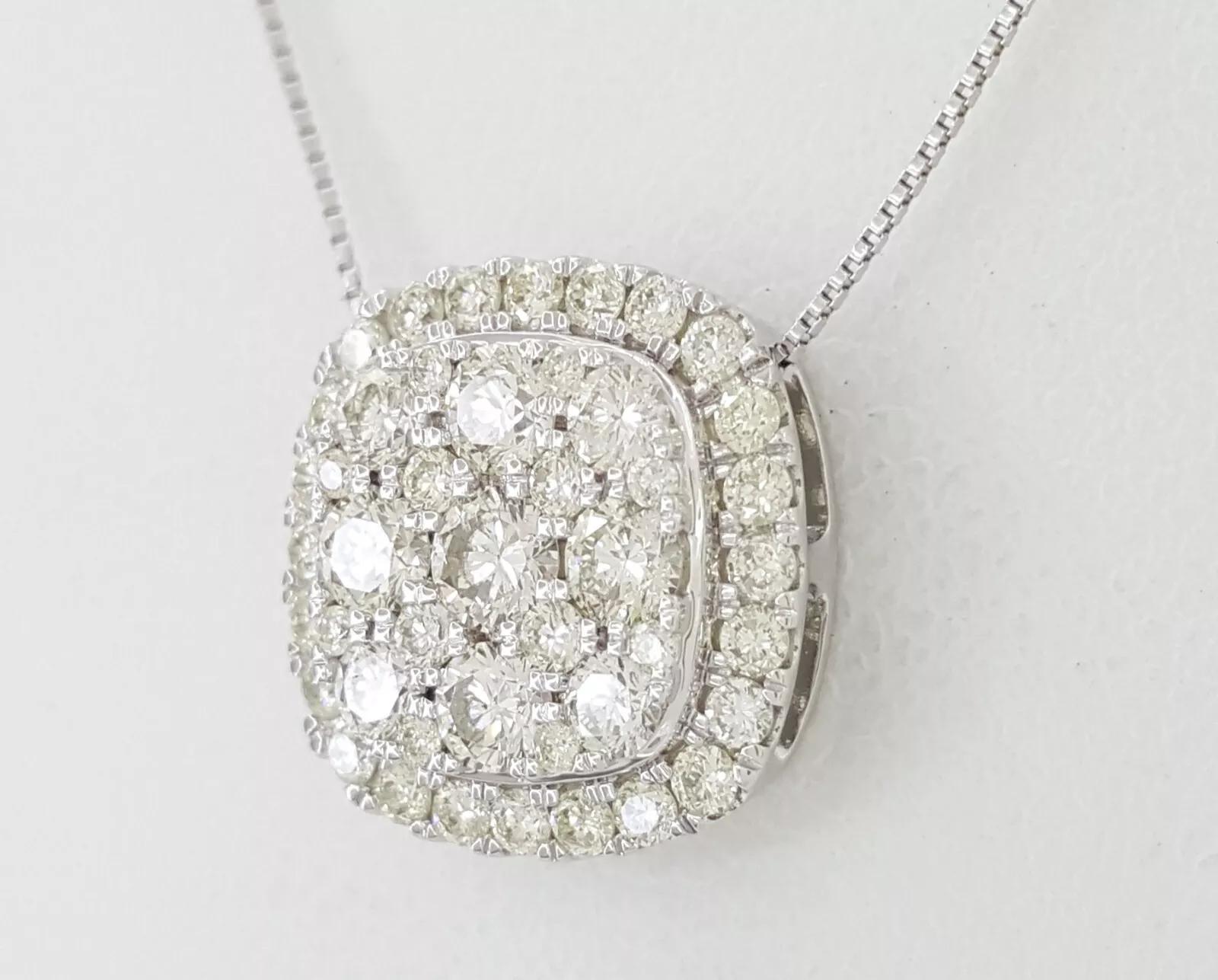 Women's 18K White Gold Diamond Pendant Necklace For Sale