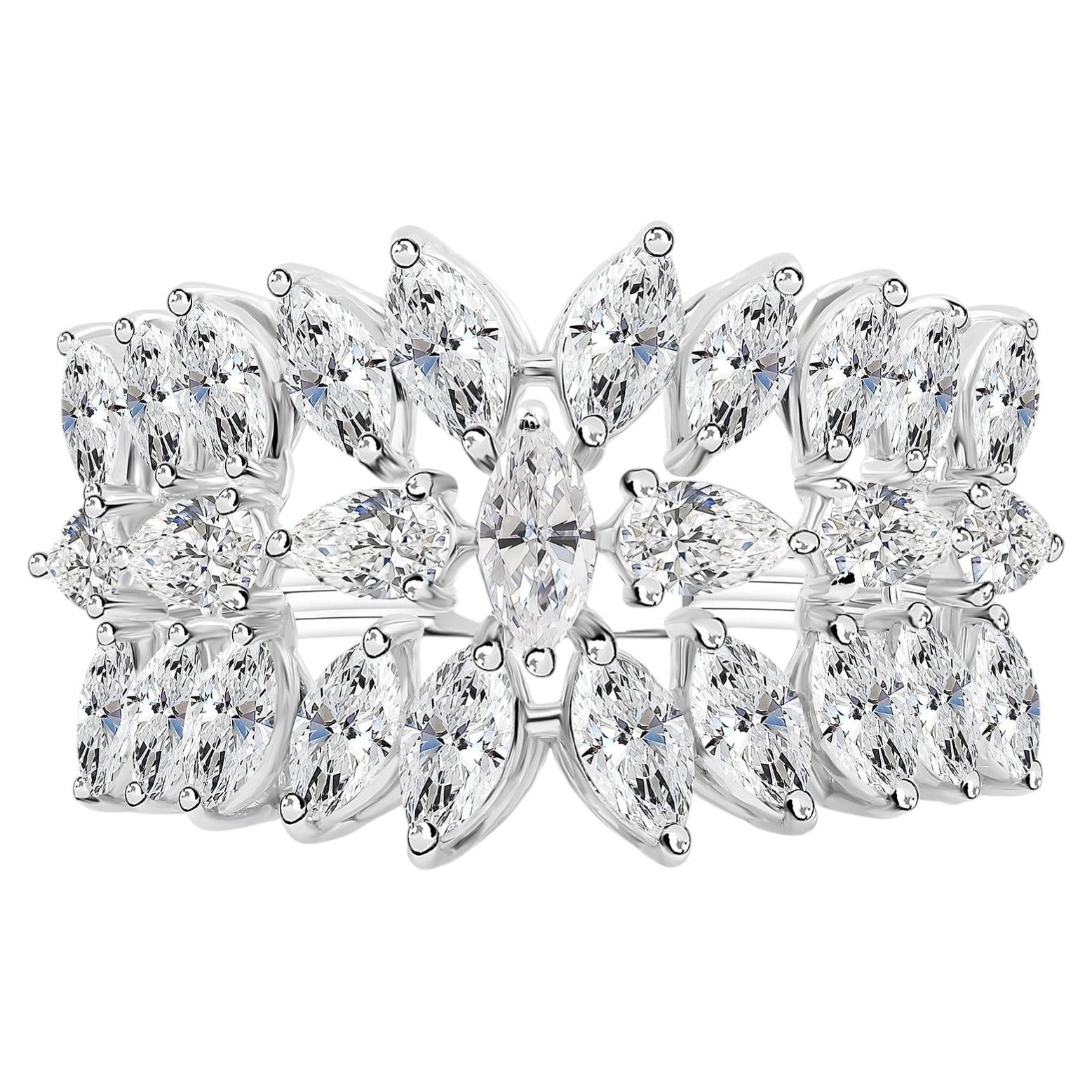 Auffälliger Ring mit natürlichen Diamanten im Blütenblatt-Cluster-Design – handgefertigter Schmuck aus 18-karätigem Weißgold