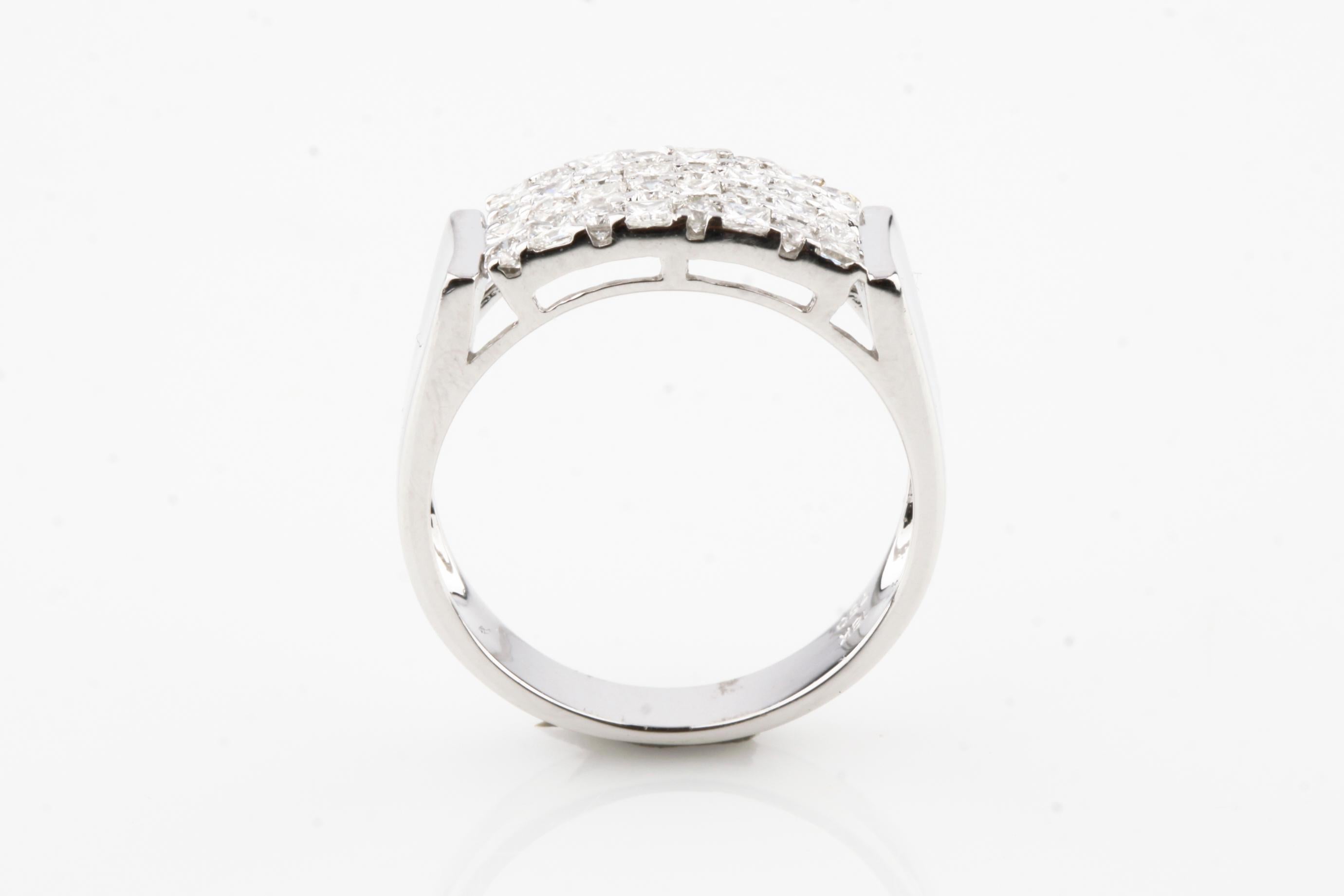 18 Karat Weißgold Diamant Plakette Ring Gesamtgewicht Diamant 0,76 Karat (Moderne) im Angebot