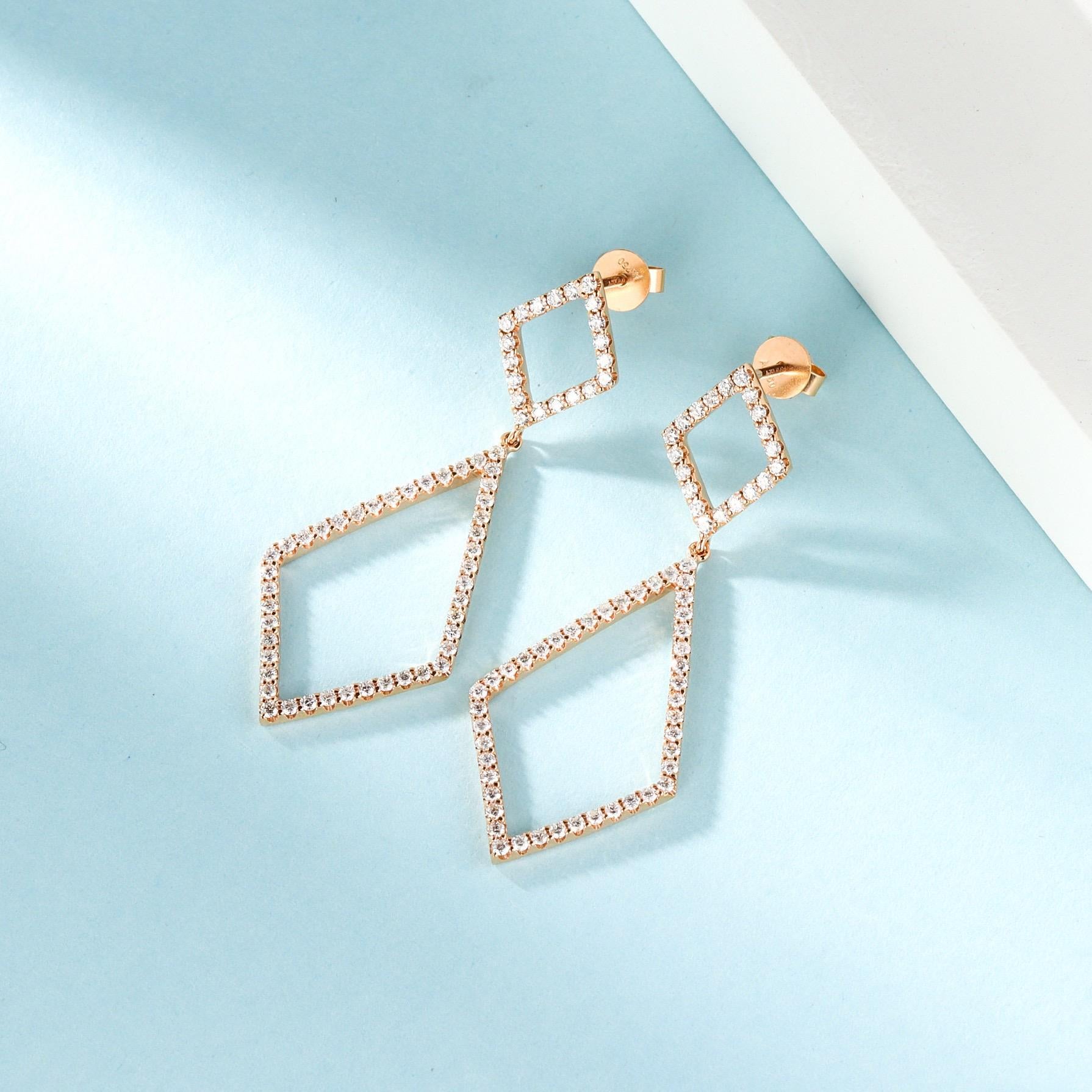 Orecchini a goccia a rombo con diamanti in oro bianco 18K In condizioni Nuovo in vendita a Kowloon, HK