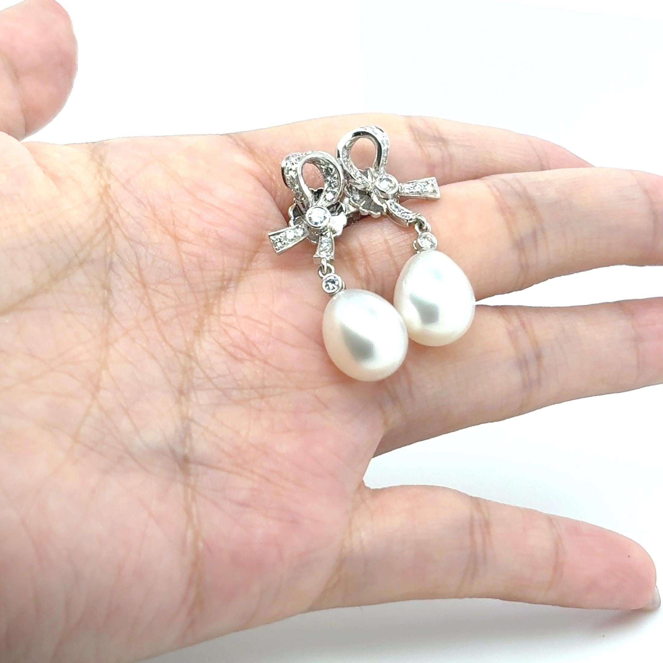 18k White Gold Diamond Ribbon Earrings For Sale 1