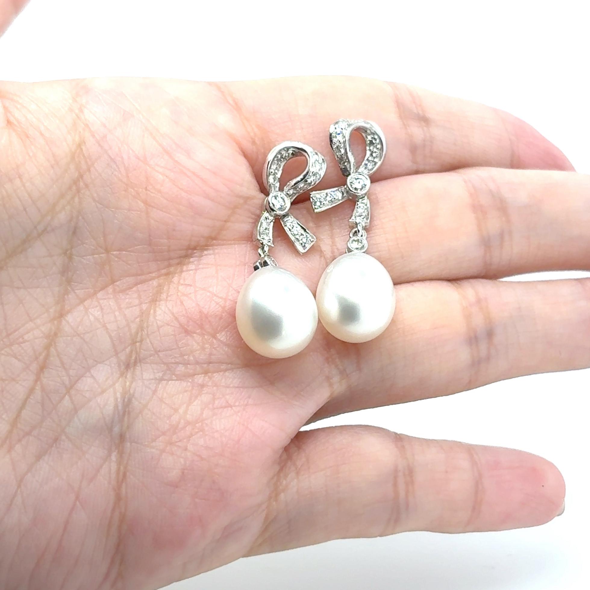 18k White Gold Diamond Ribbon Earrings For Sale 2