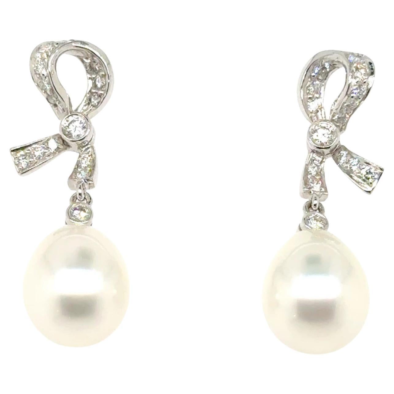 18k White Gold Diamond Ribbon Earrings For Sale