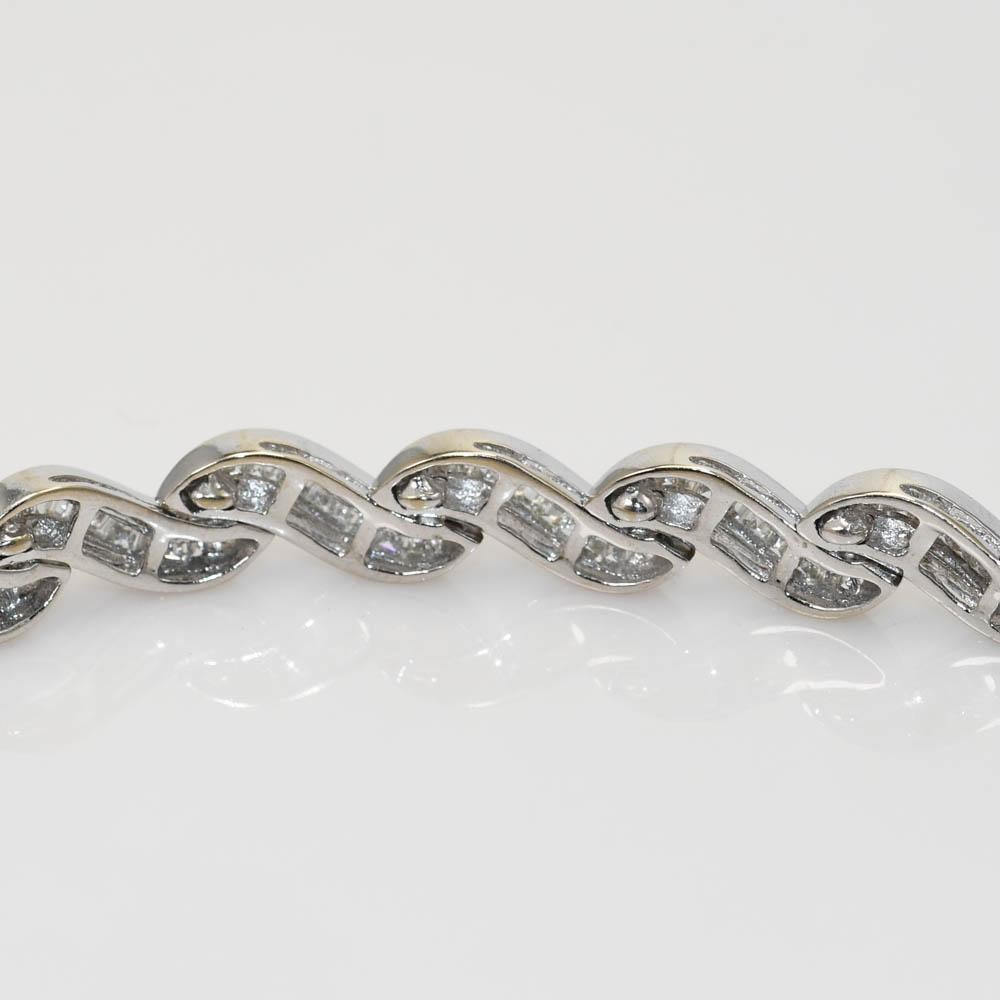 Pulsera Estilo Cinta de Diamantes de Oro Blanco de 18K 2.00ct Corte baguette en venta