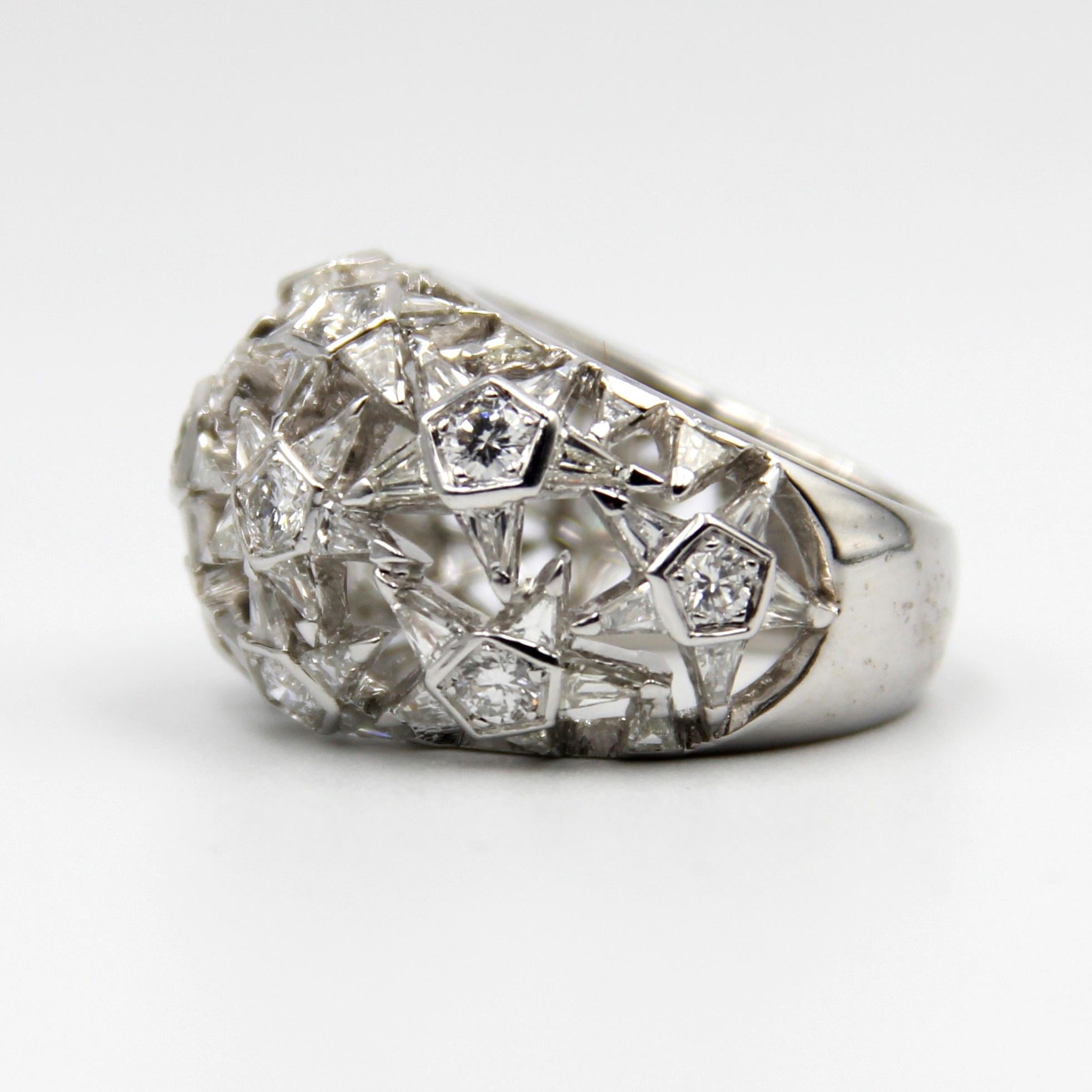Round Cut 18k White Gold Diamond Ring Designed with Stars For Sale