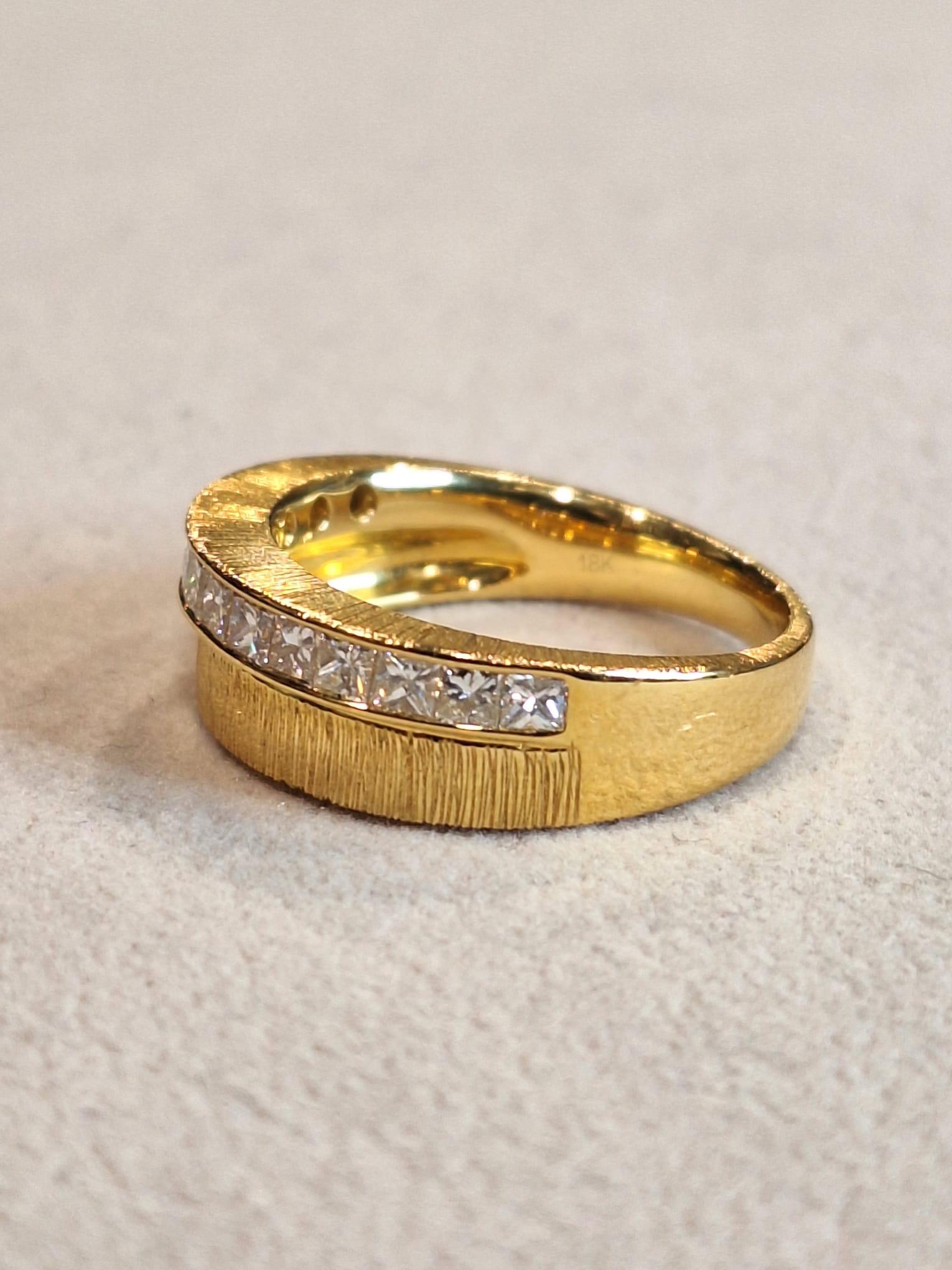 18K White Gold Diamond Ring 

Diamonds symbolise clarity and purity, also represent innocence, strength, and true love.

The ring setting with diamond total weight 0.77ct, made in 18K gold.


