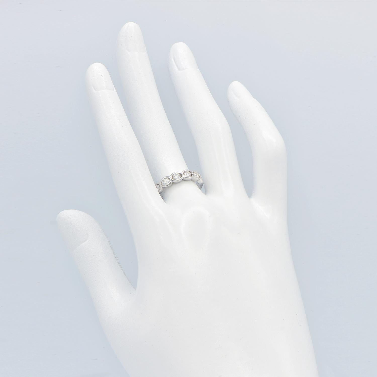 Contemporary 18K White Gold Diamond Ring For Sale