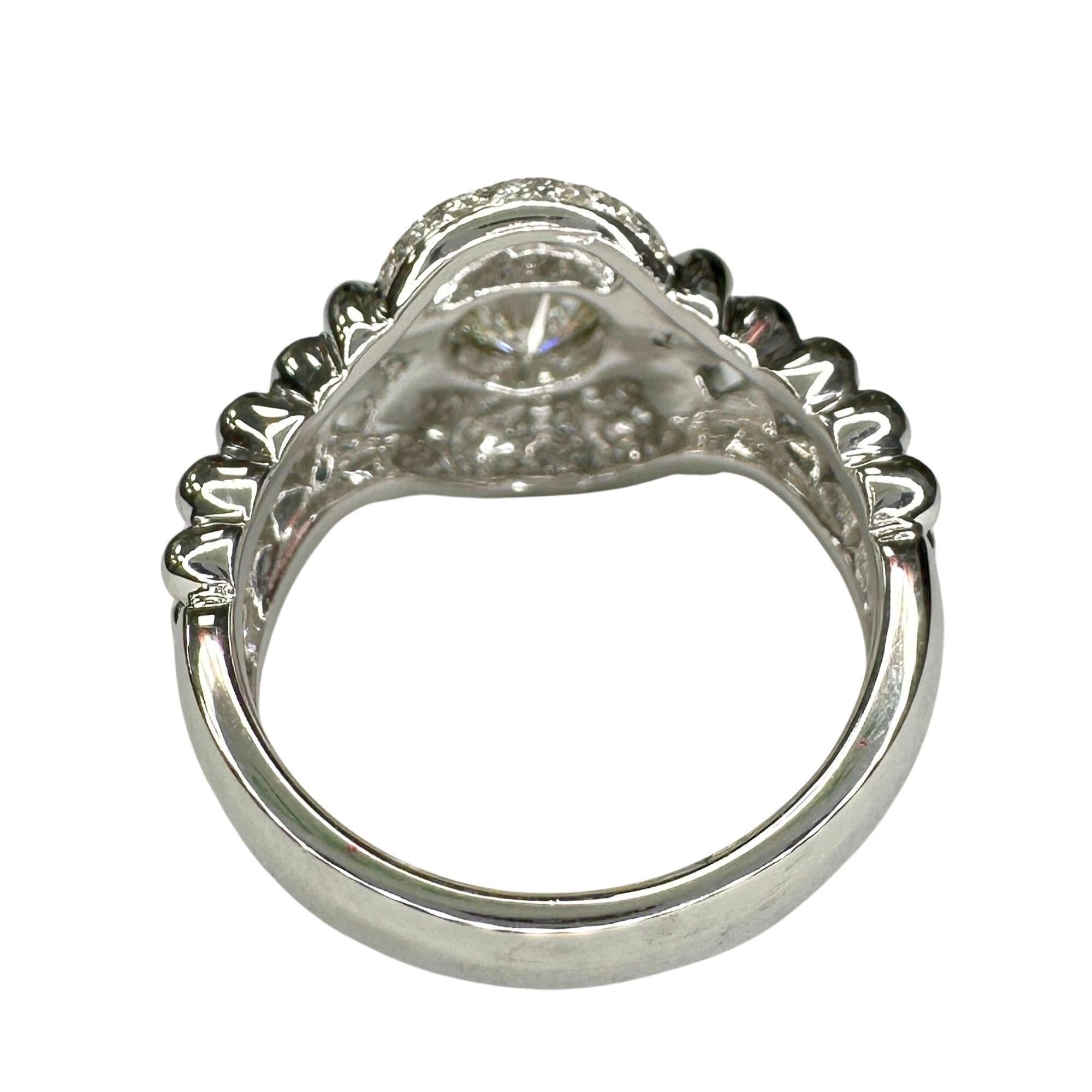 Round Cut 18k White Gold Diamond Ring For Sale