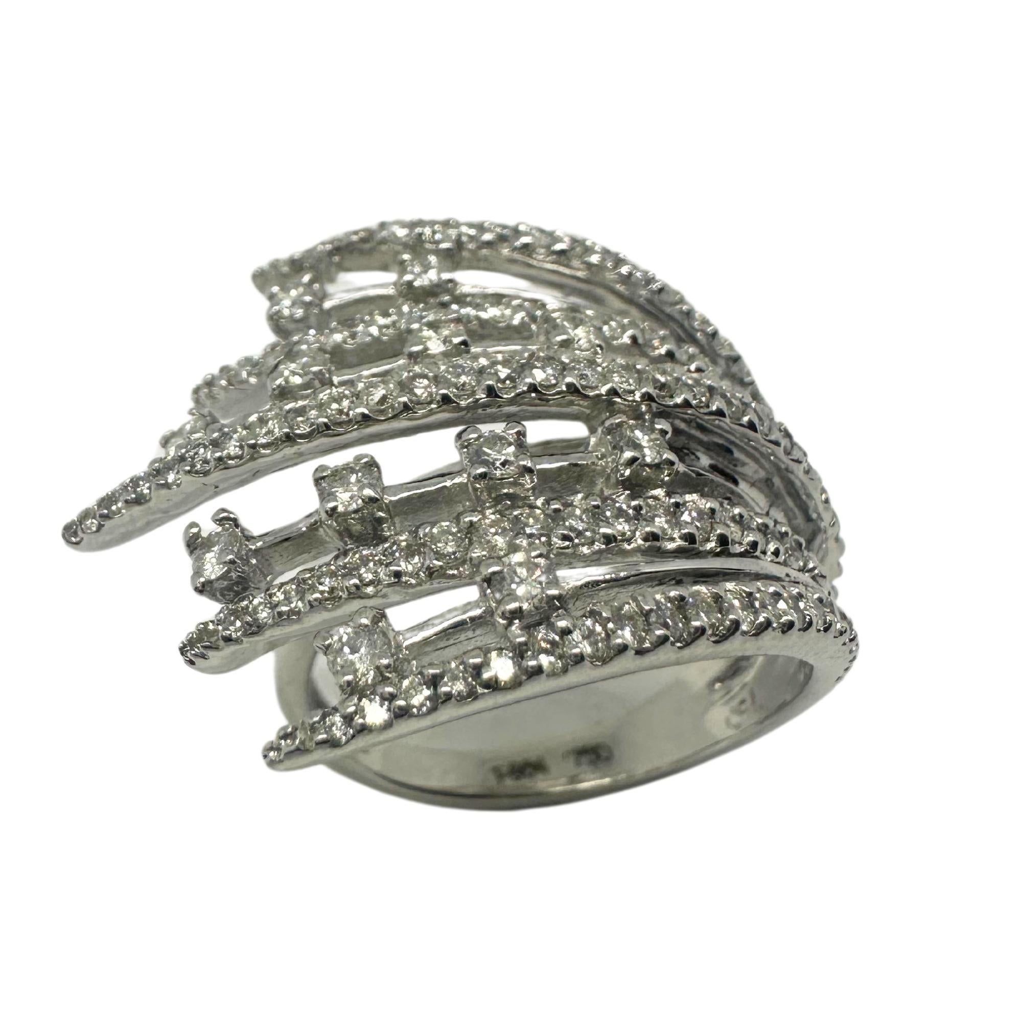 Taille ronde Bague en or blanc 18k avec diamant en vente