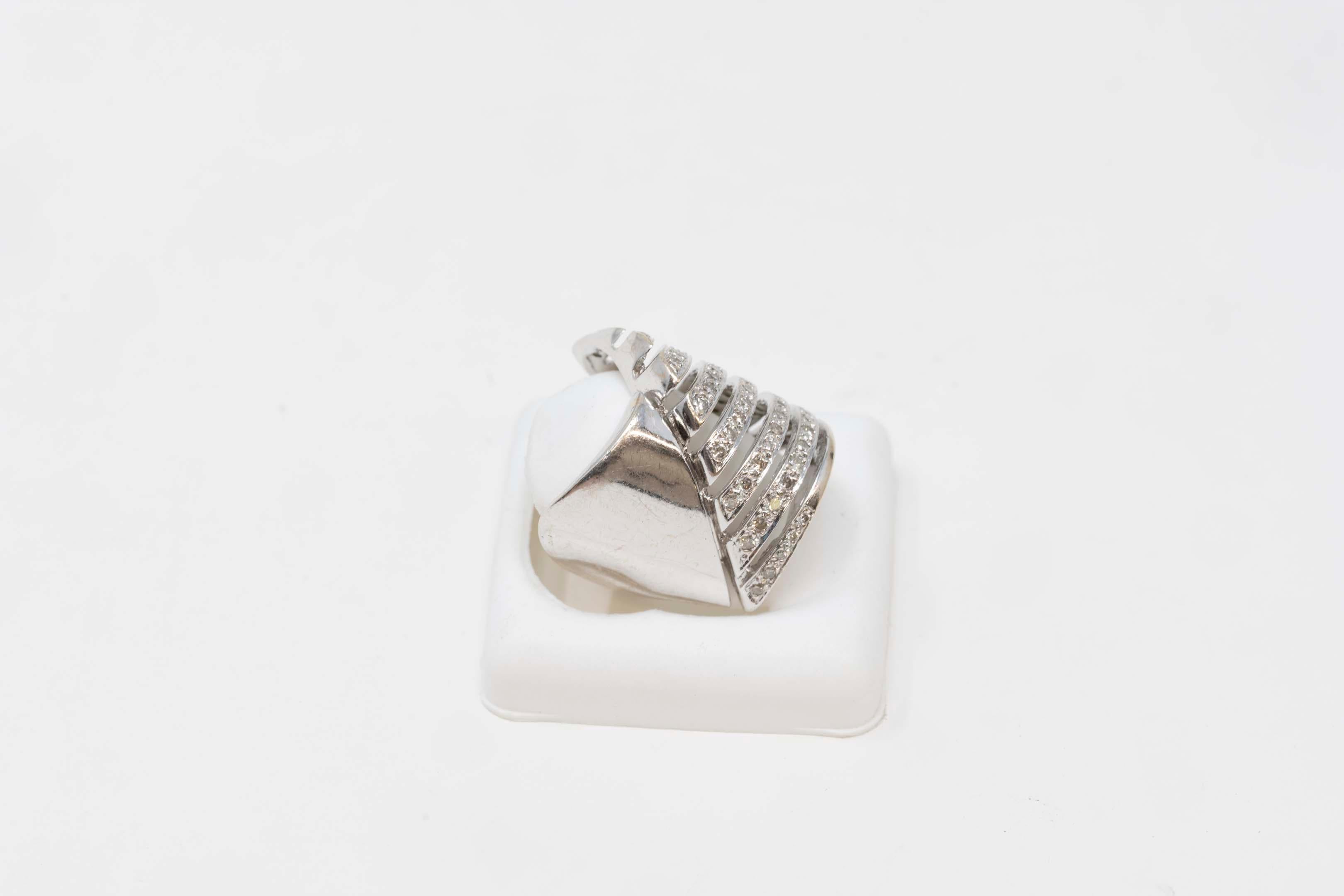 Modern 18k White Gold Diamond Ring