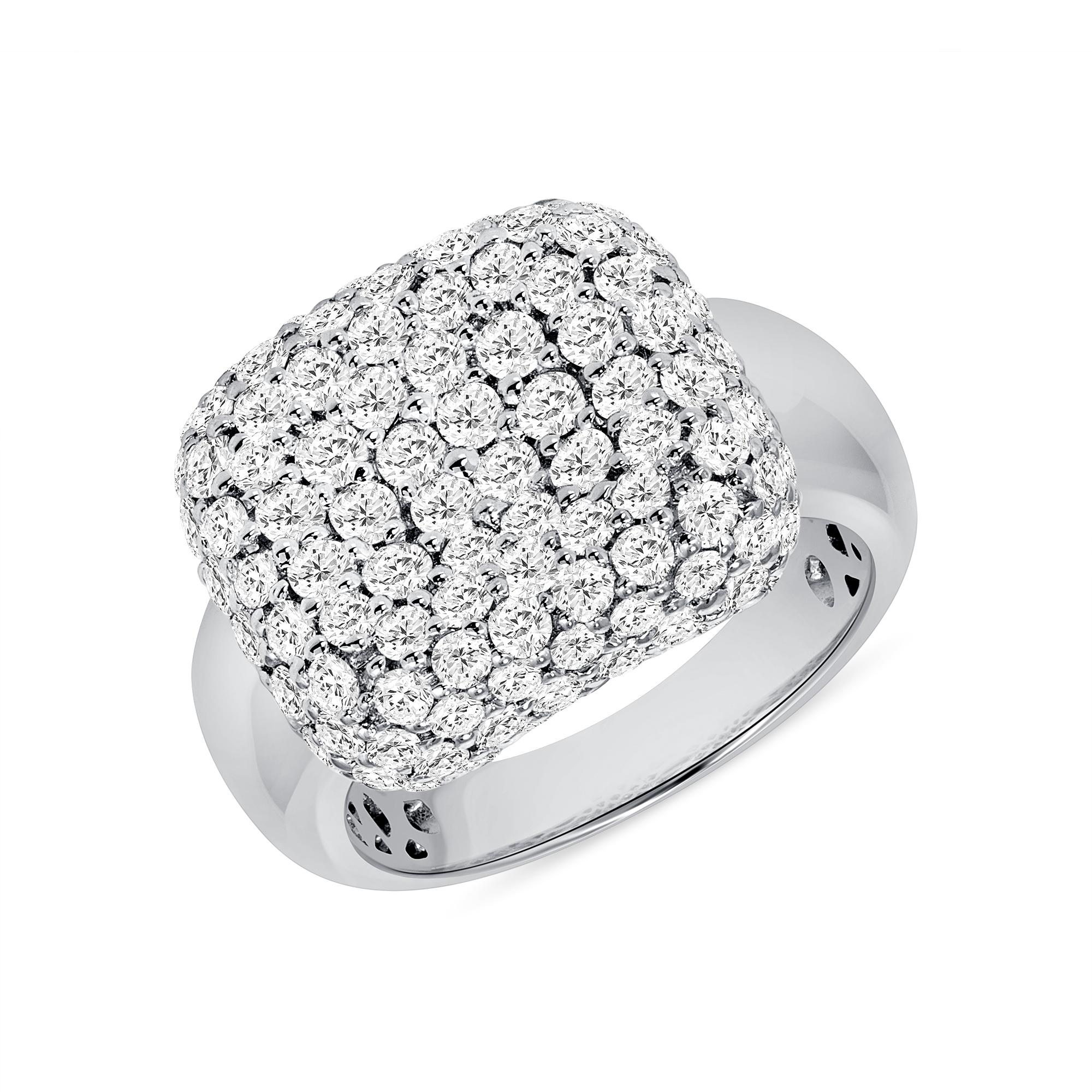 18K White Gold Diamond Ring In New Condition For Sale In Beverly Hills, CA