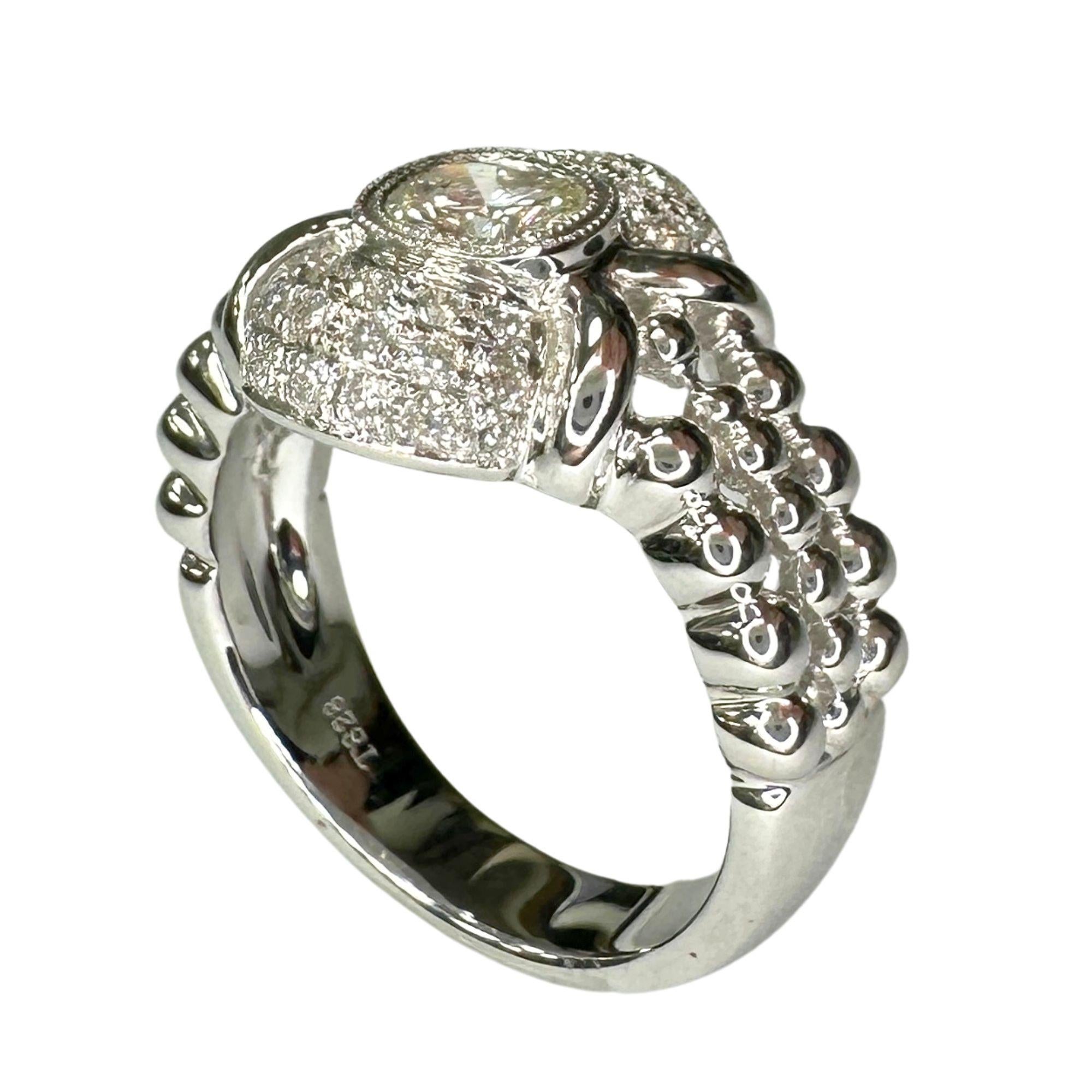 18k White Gold Diamond Ring In Good Condition For Sale In New York, NY